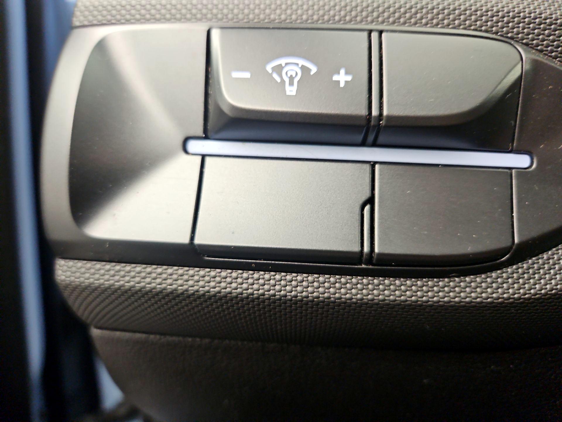 Thumbnail: 2019 Hyundai Veloster - 13