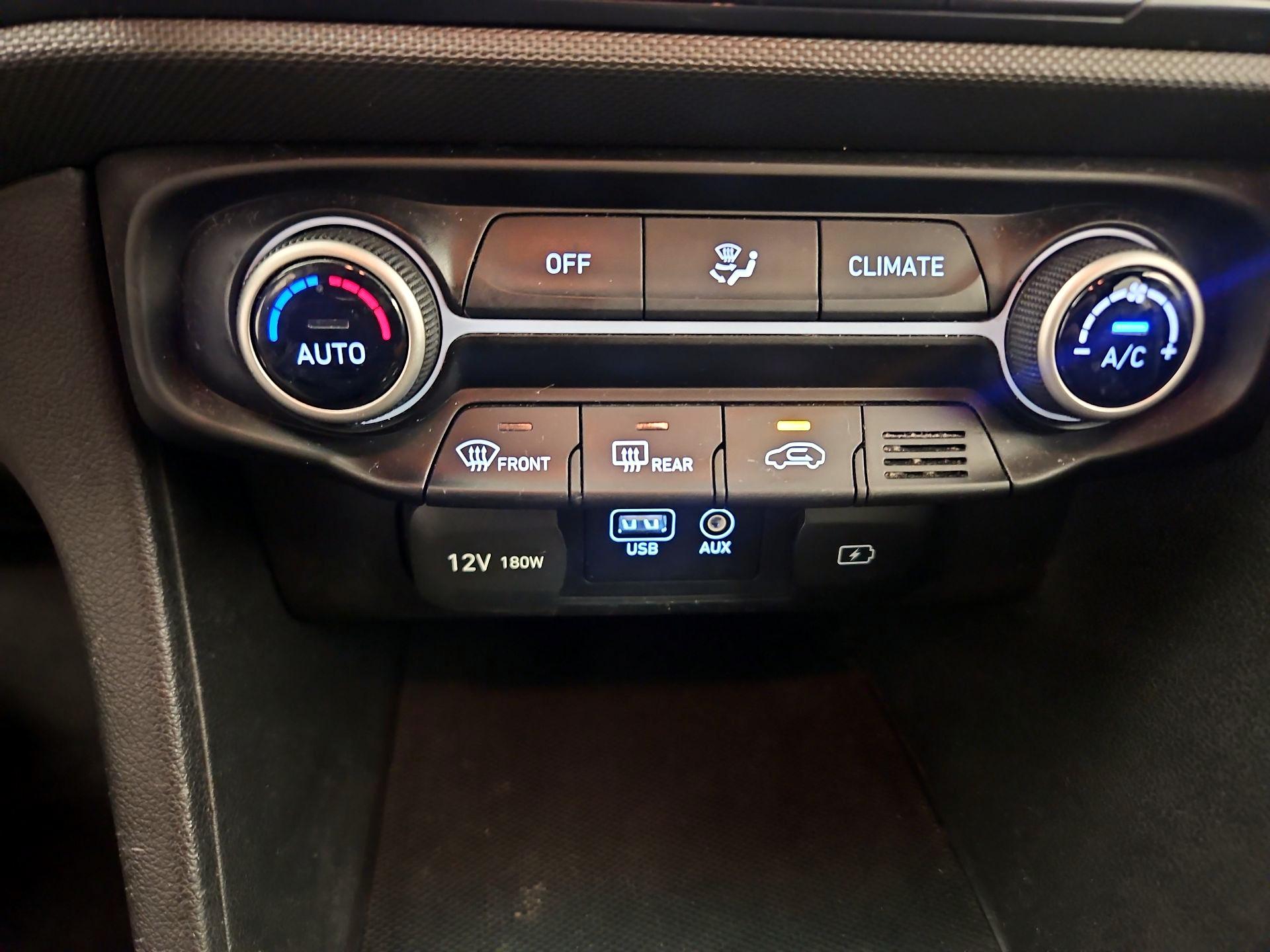 Thumbnail: 2019 Hyundai Veloster - 16