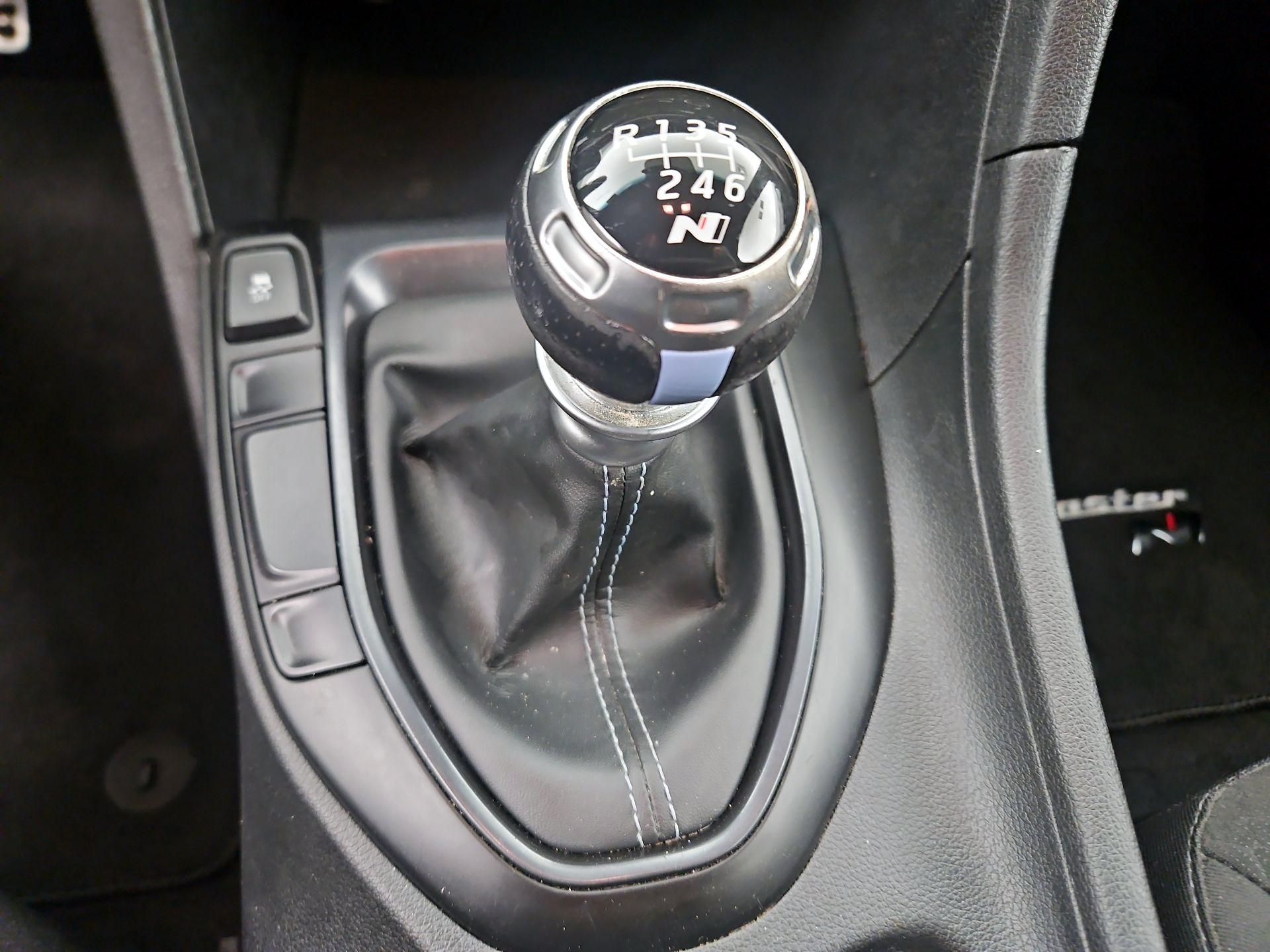 Thumbnail: 2019 Hyundai Veloster - 17