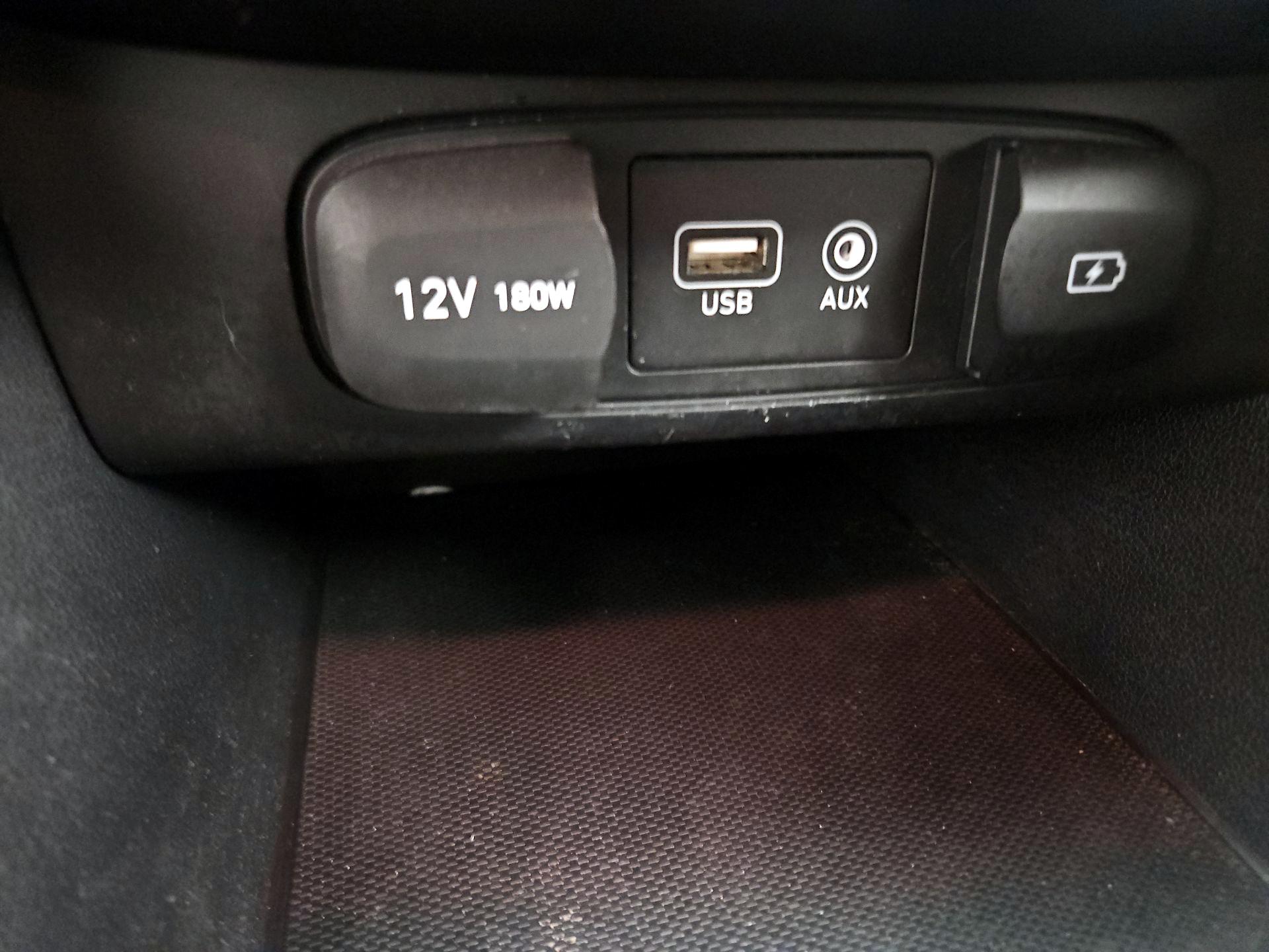 Thumbnail: 2019 Hyundai Veloster - 18