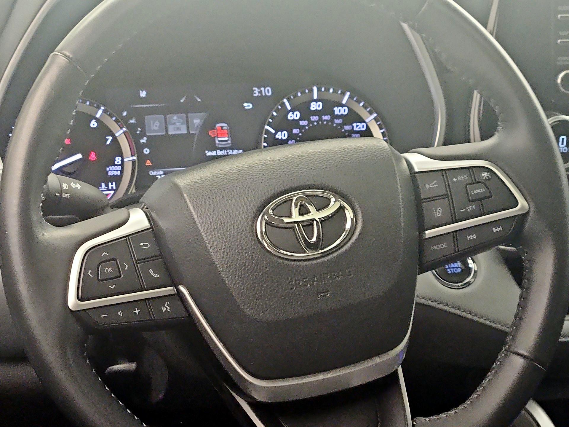 Thumbnail: 2022 Toyota Highlander - 10
