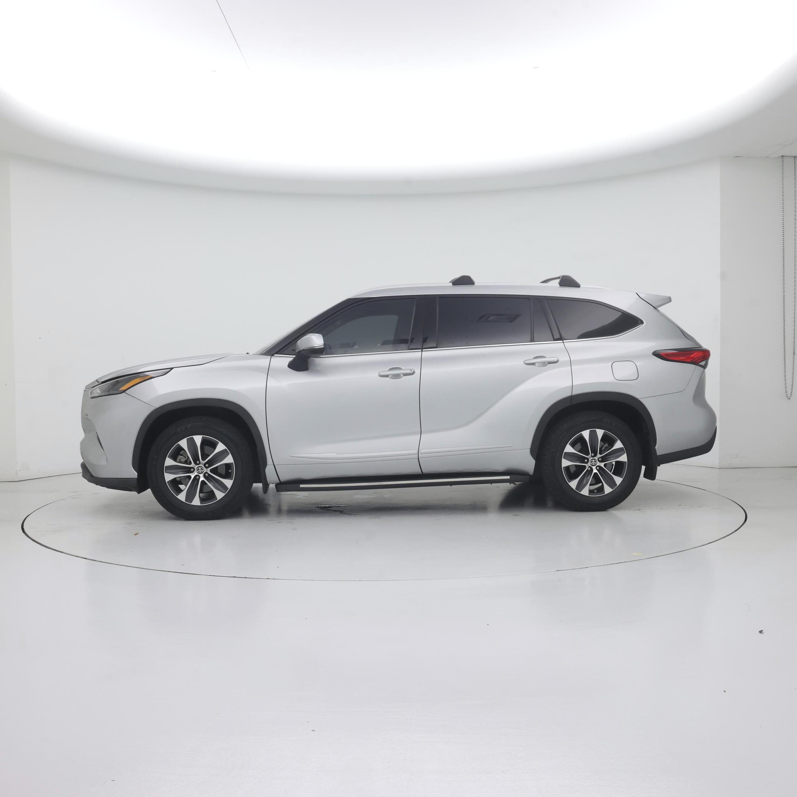 Thumbnail: 2022 Toyota Highlander - 3