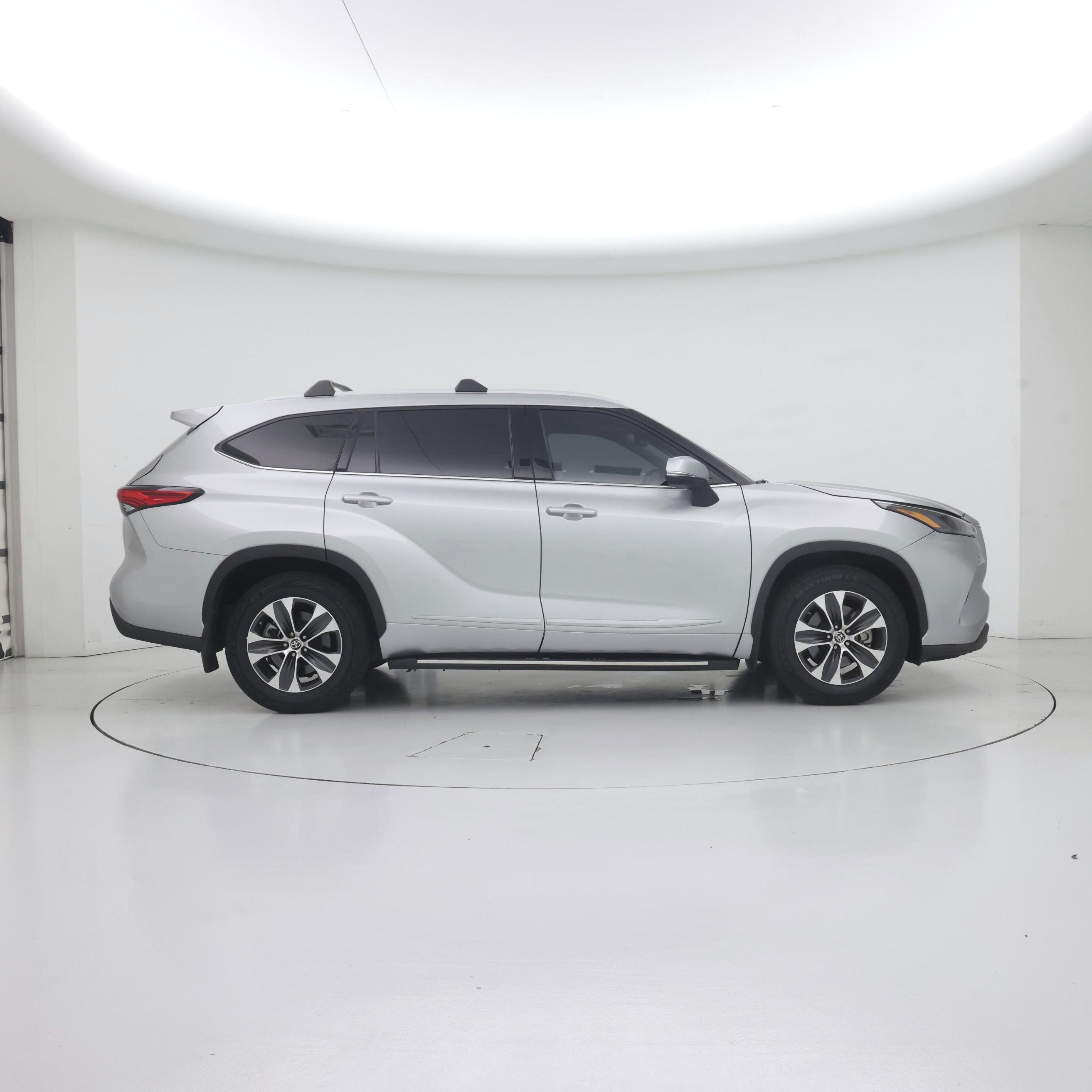 Thumbnail: 2022 Toyota Highlander - 7