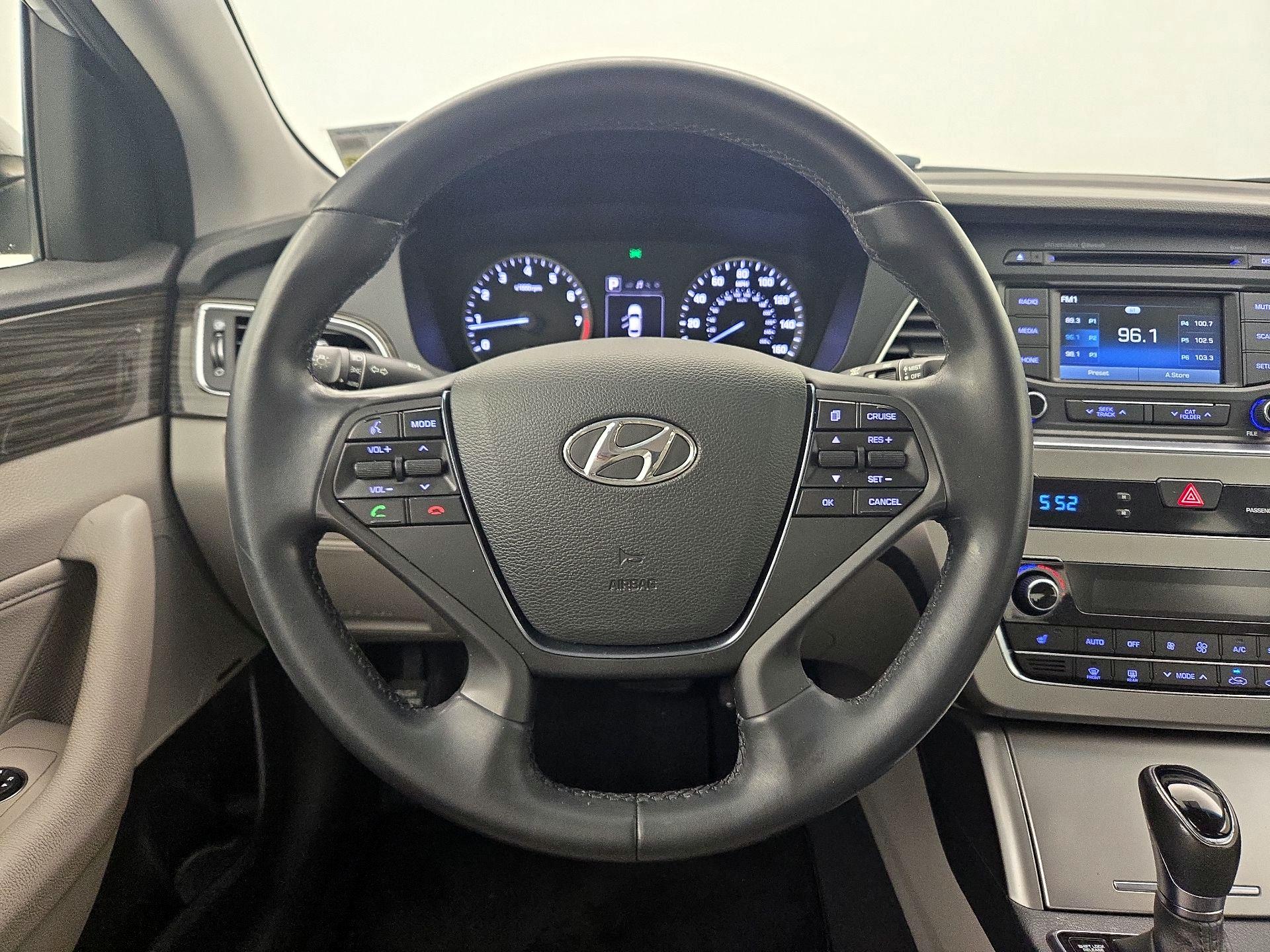 Thumbnail: 2015 Hyundai Sonata - 10