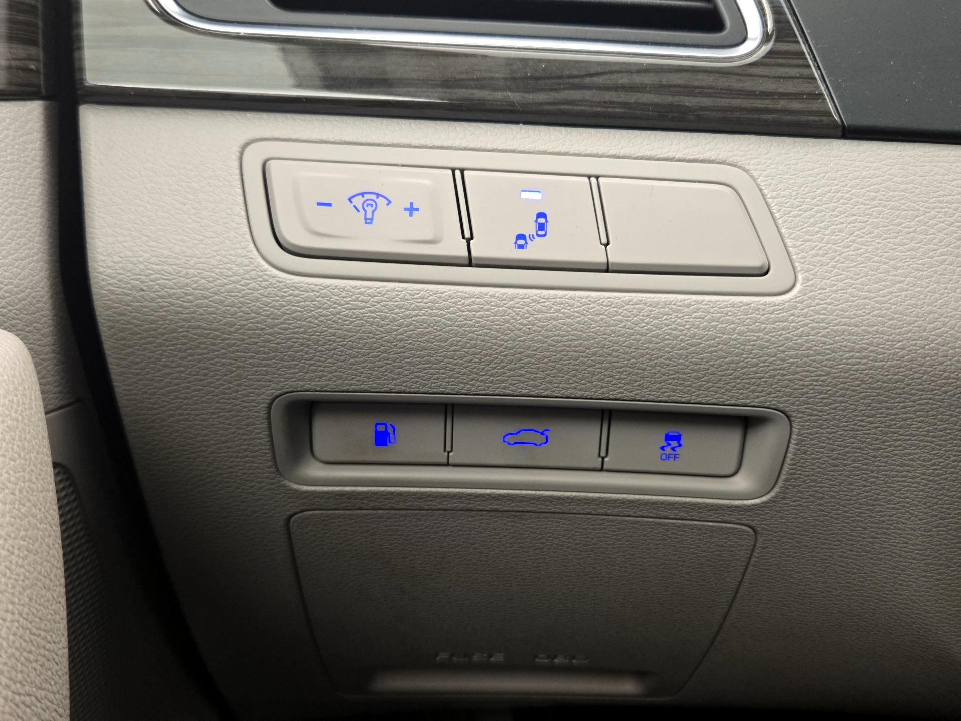 Thumbnail: 2015 Hyundai Sonata - 13