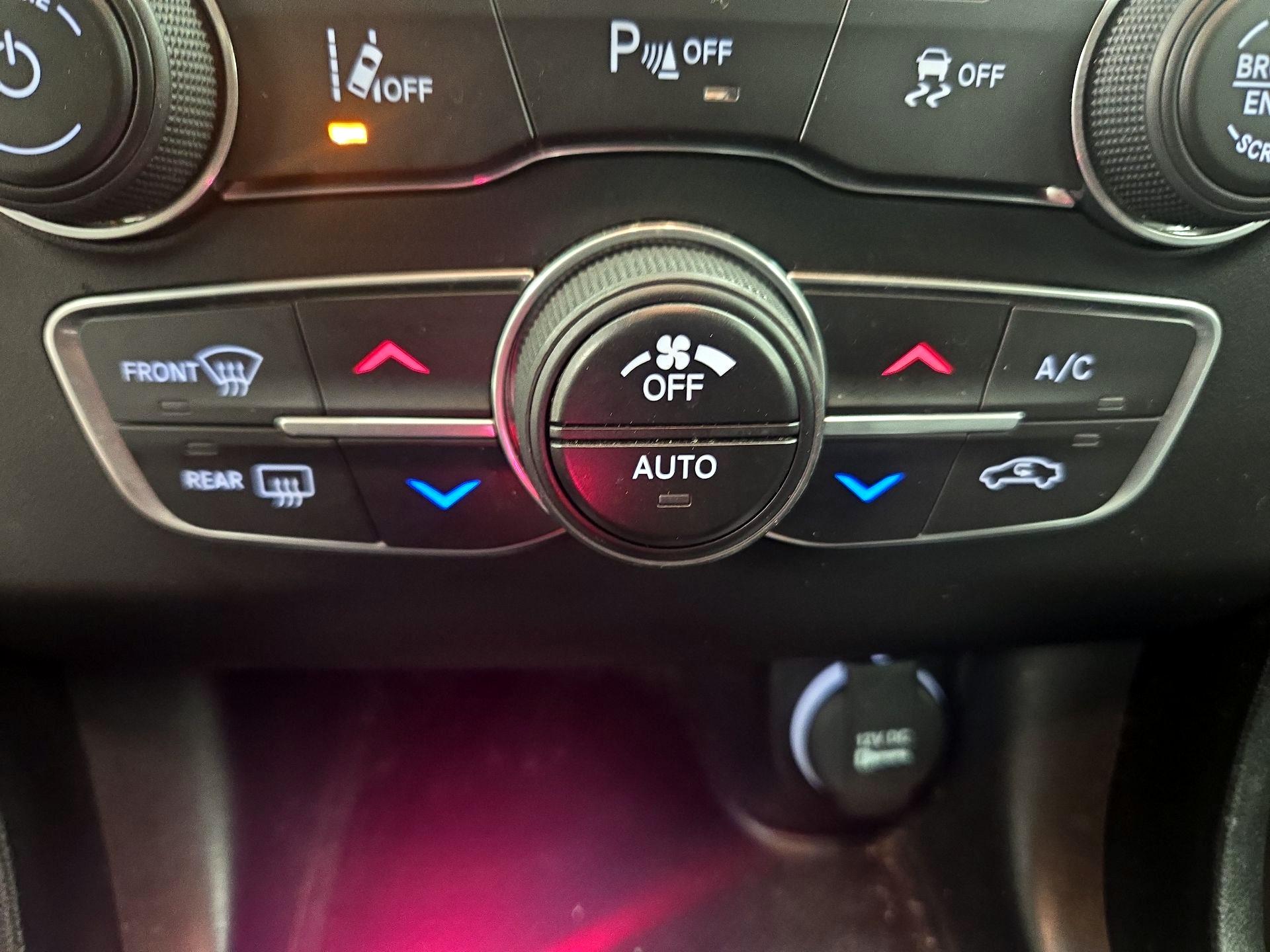 Thumbnail: 2020 Dodge Charger - 16