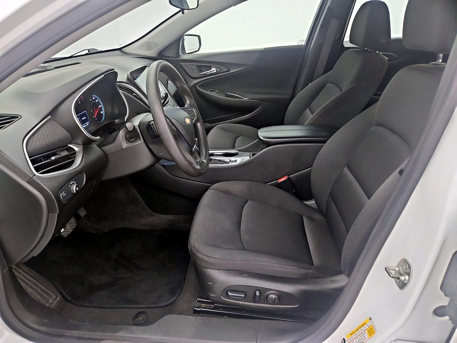2024 Chevrolet Malibu 1LT - Photo 12
