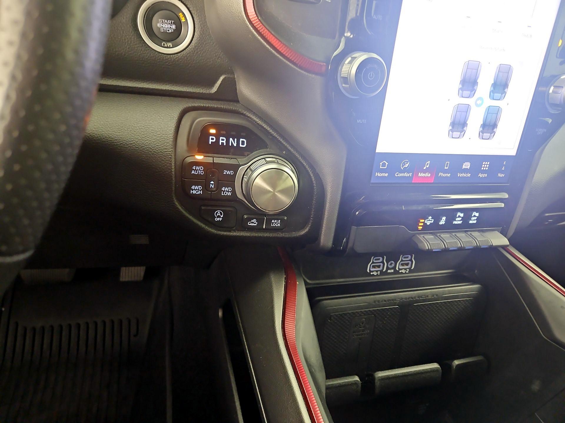 Thumbnail: 2025 RAM 1500 - 18