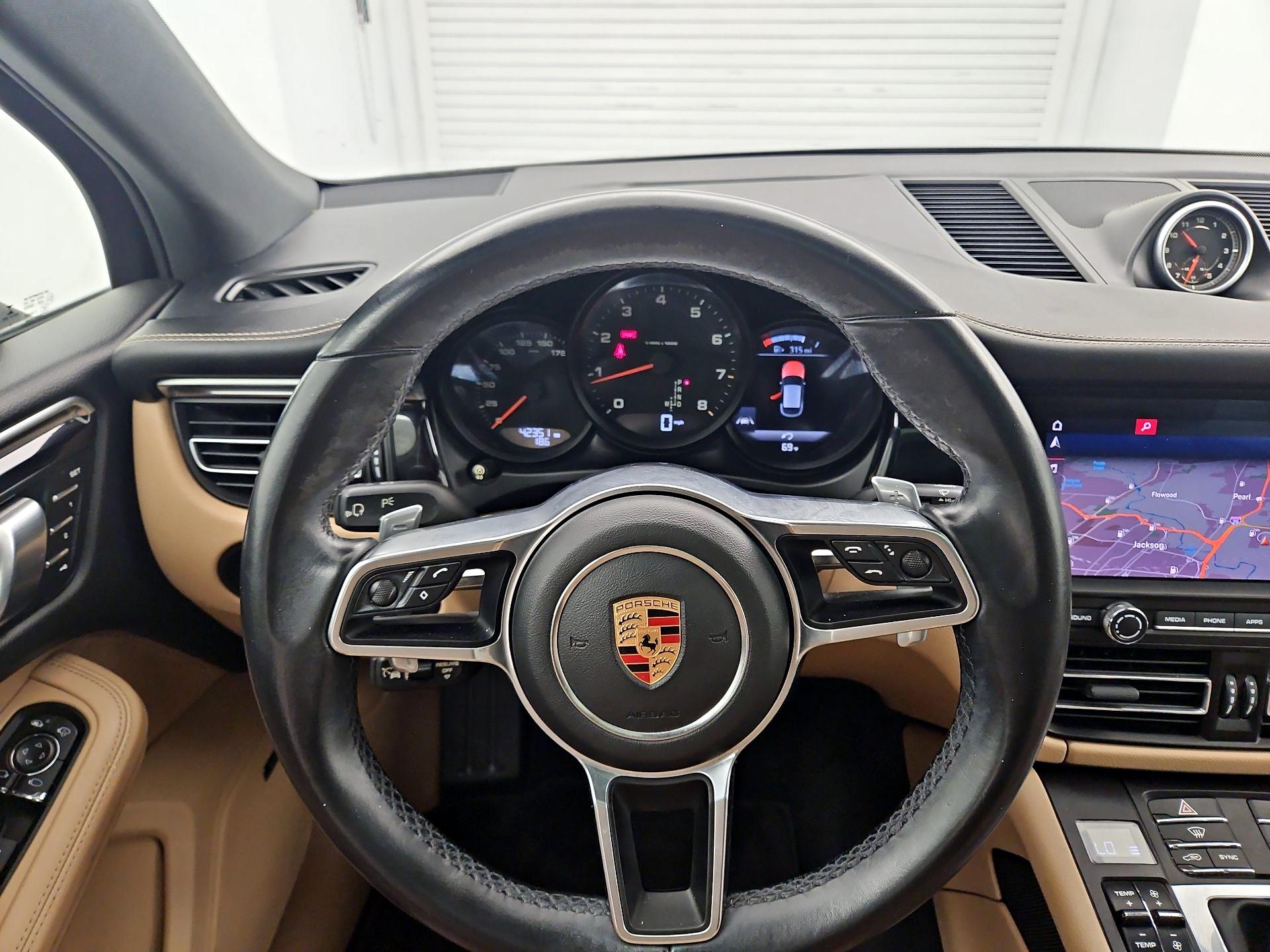 Thumbnail: 2020 Porsche Macan - 10