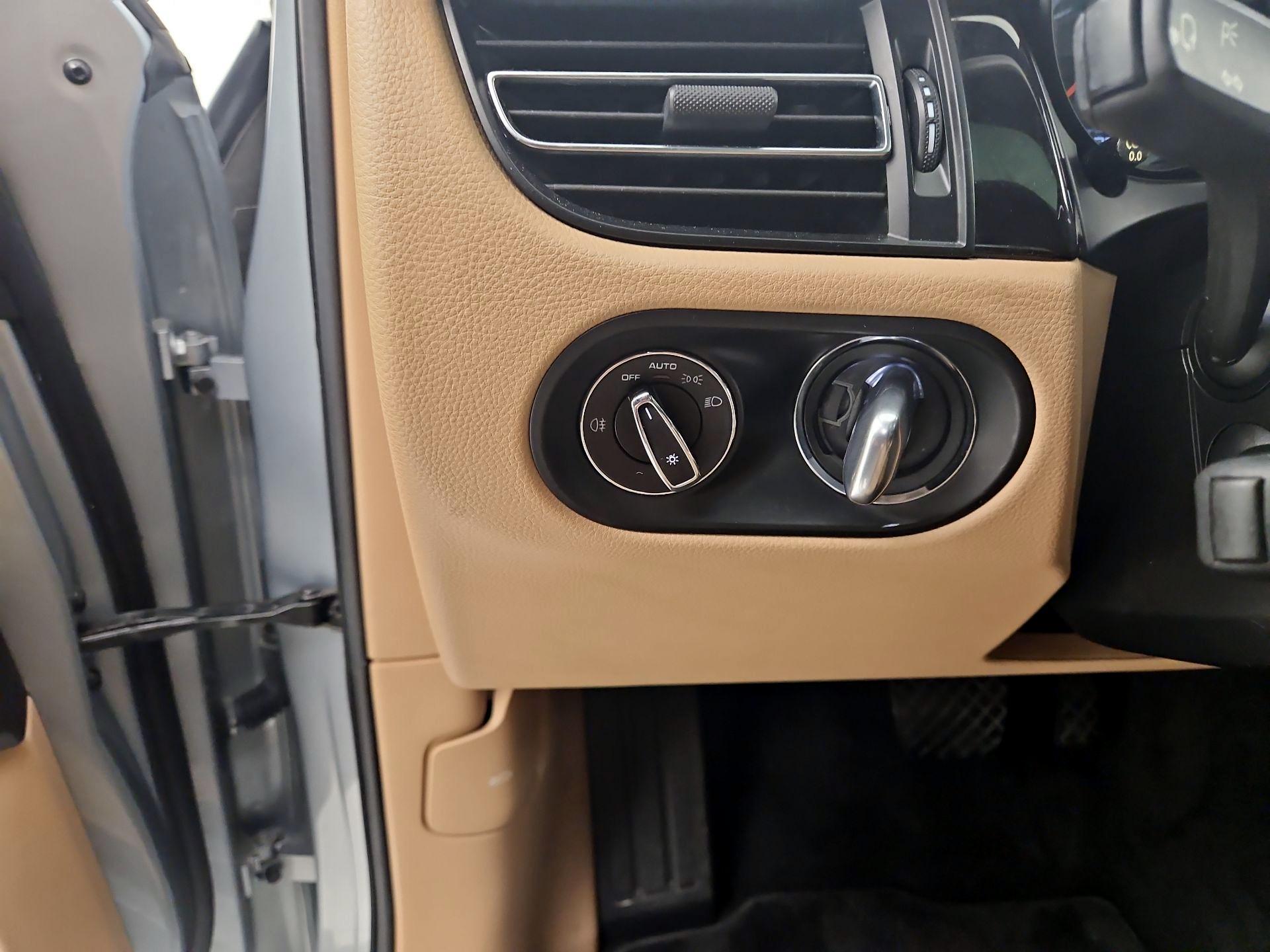 Thumbnail: 2020 Porsche Macan - 13