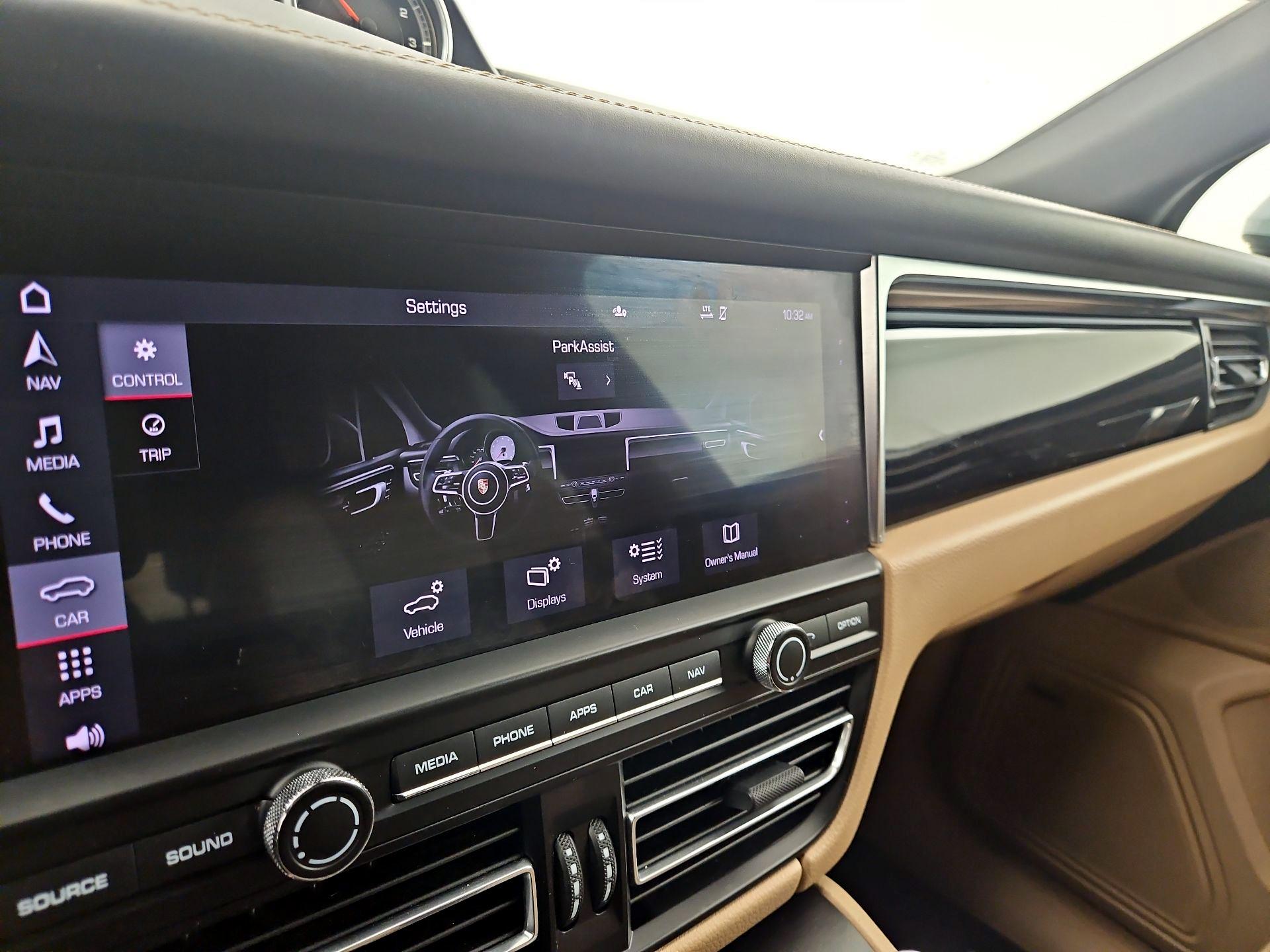 Thumbnail: 2020 Porsche Macan - 16