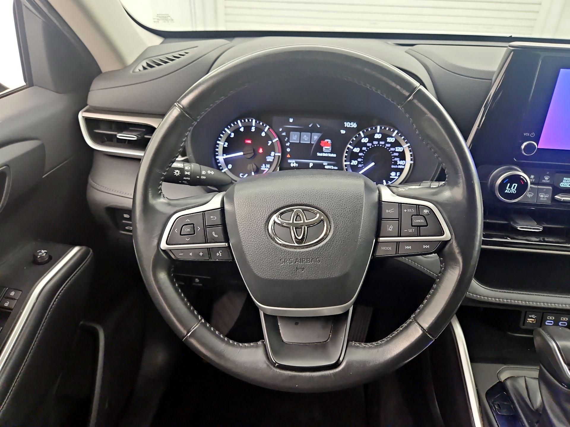 Thumbnail: 2023 Toyota Highlander - 10