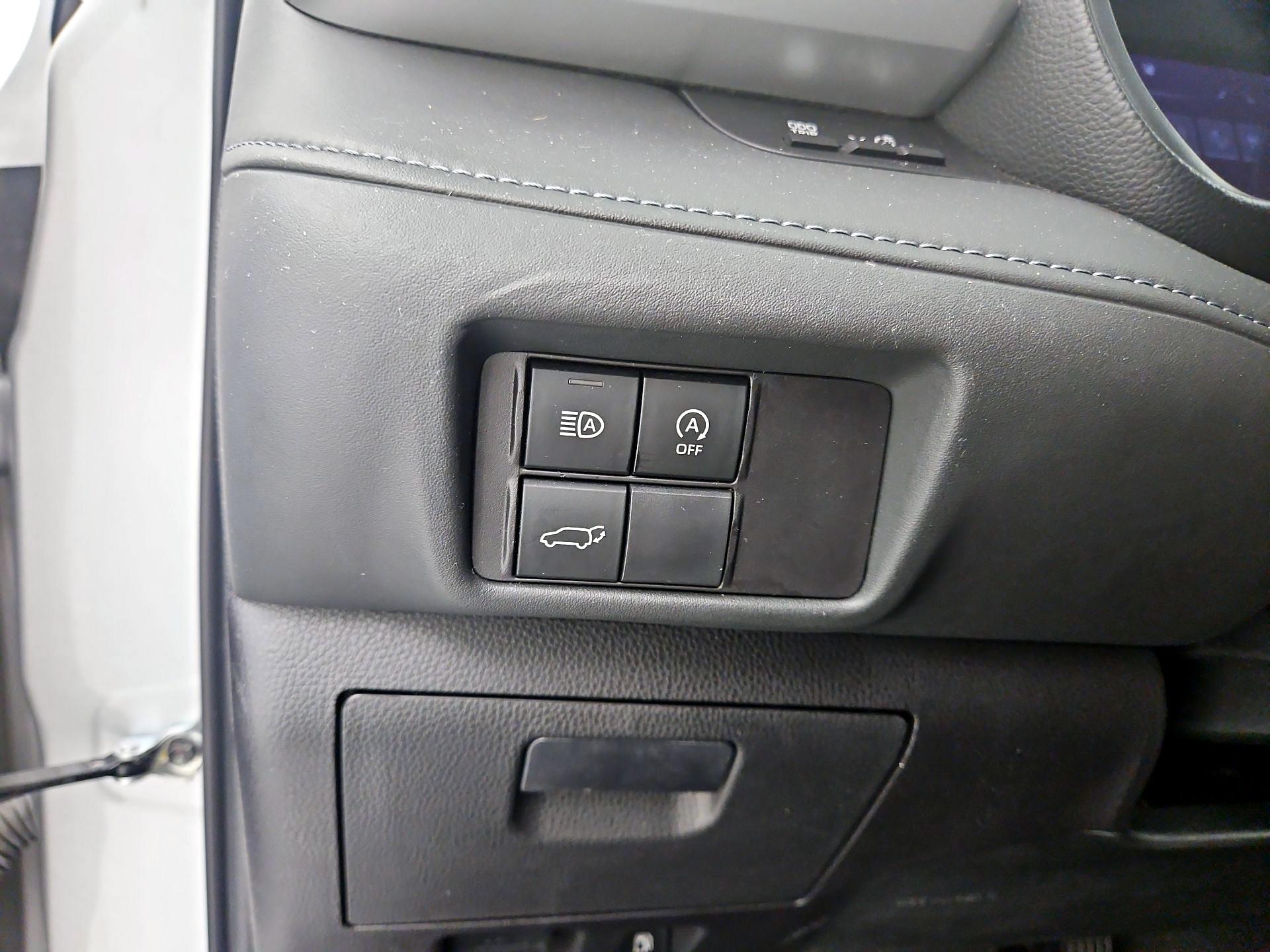 Thumbnail: 2023 Toyota Highlander - 13