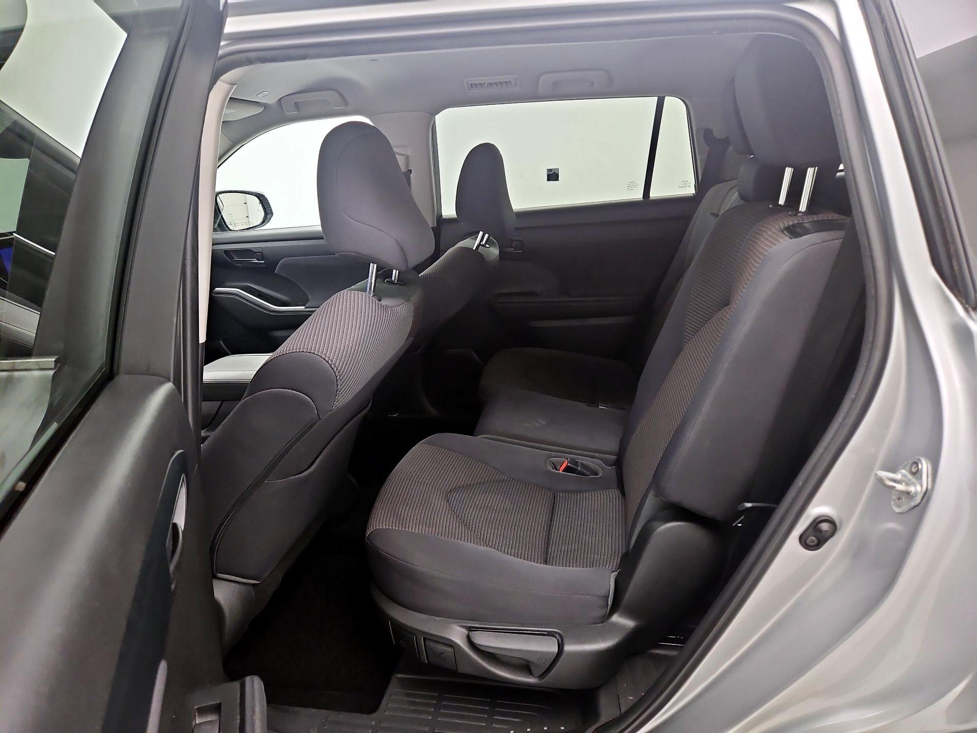 Thumbnail: 2023 Toyota Highlander - 19