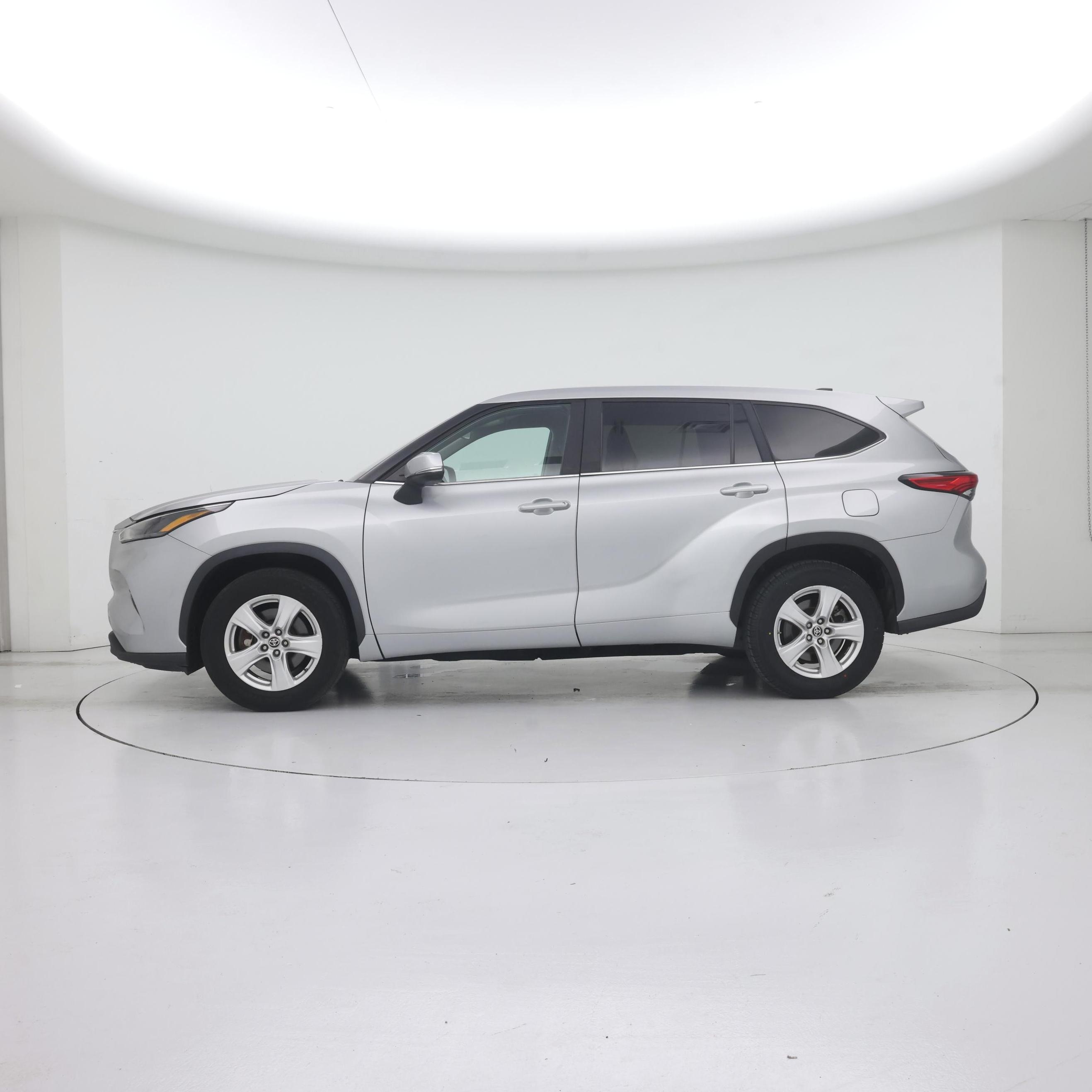 Thumbnail: 2023 Toyota Highlander - 3