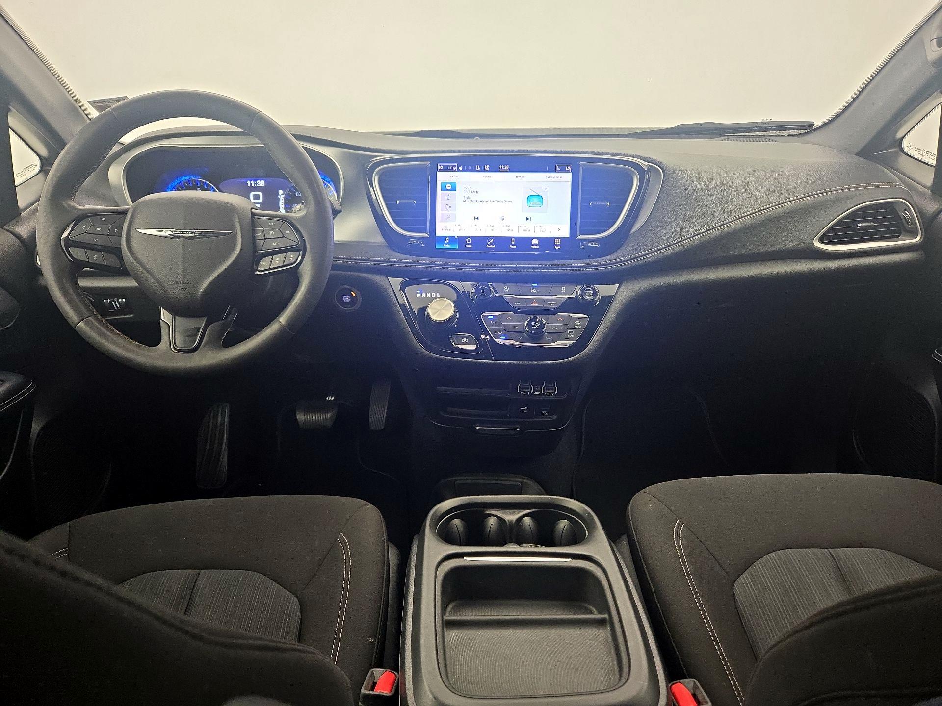 Thumbnail: 2022 Chrysler Pacifica - 9