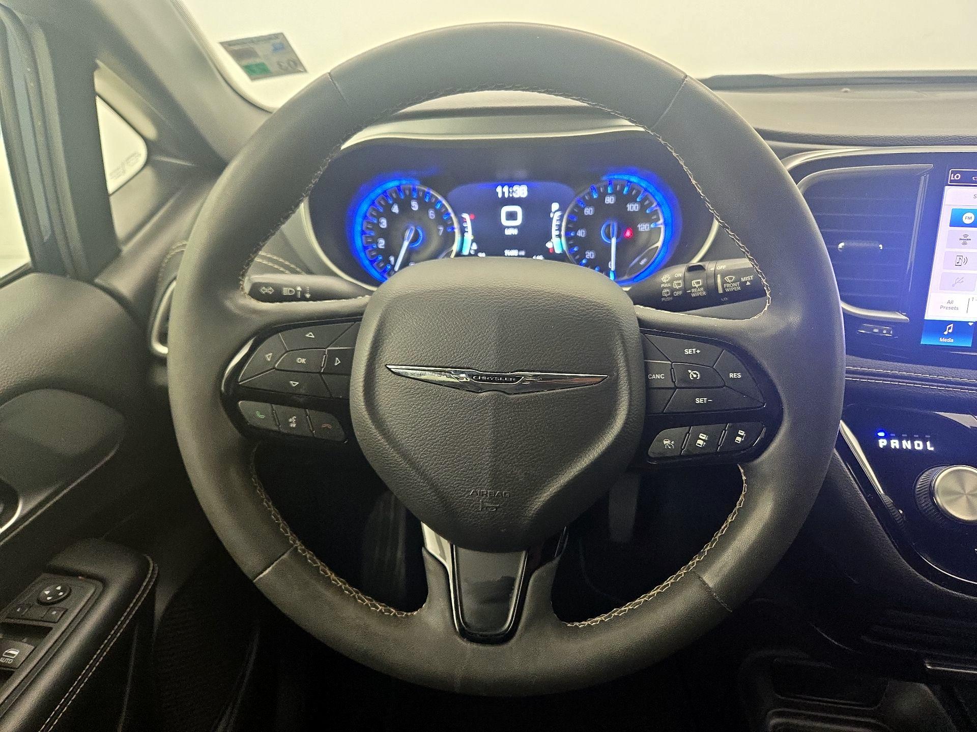 Thumbnail: 2022 Chrysler Pacifica - 10