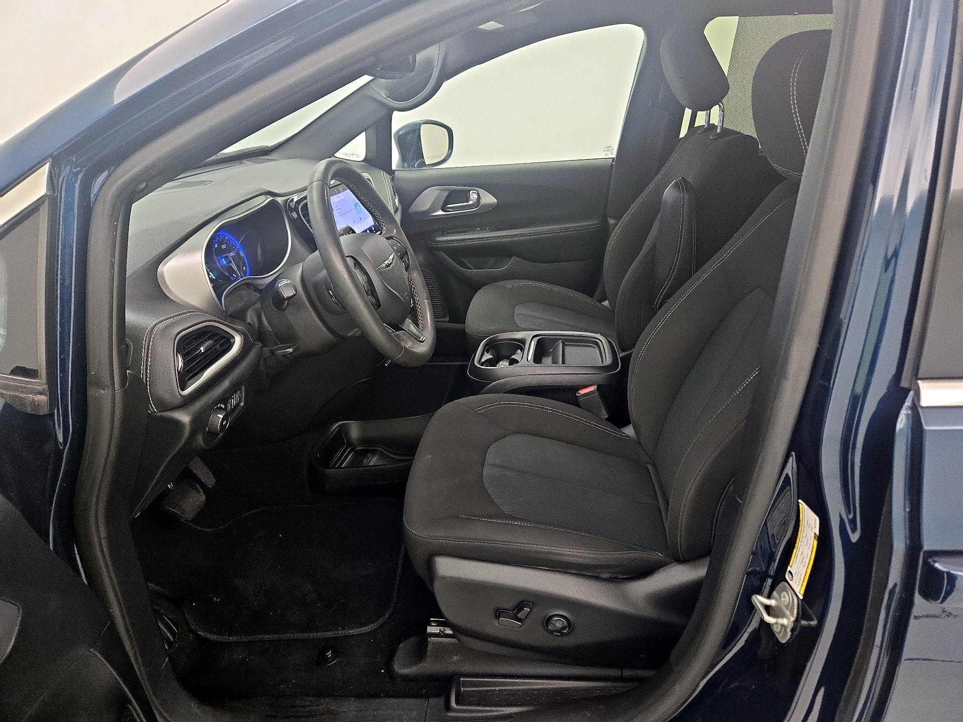 Thumbnail: 2022 Chrysler Pacifica - 11