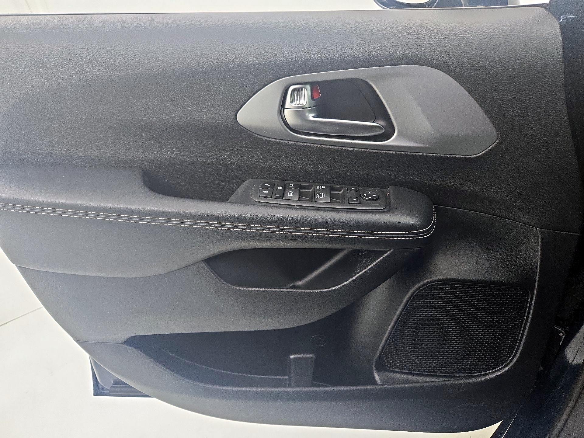 Thumbnail: 2022 Chrysler Pacifica - 12