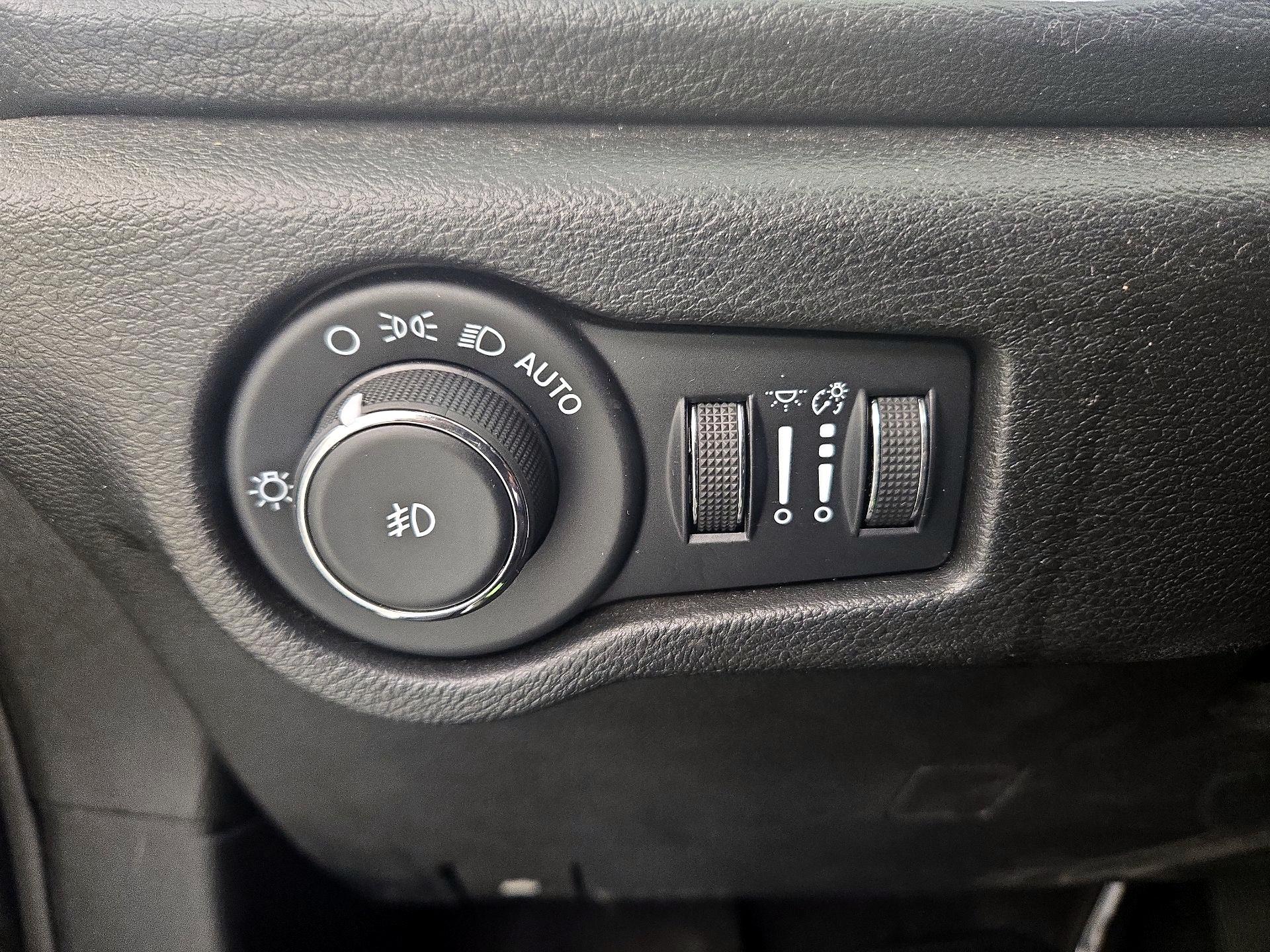 Thumbnail: 2022 Chrysler Pacifica - 13