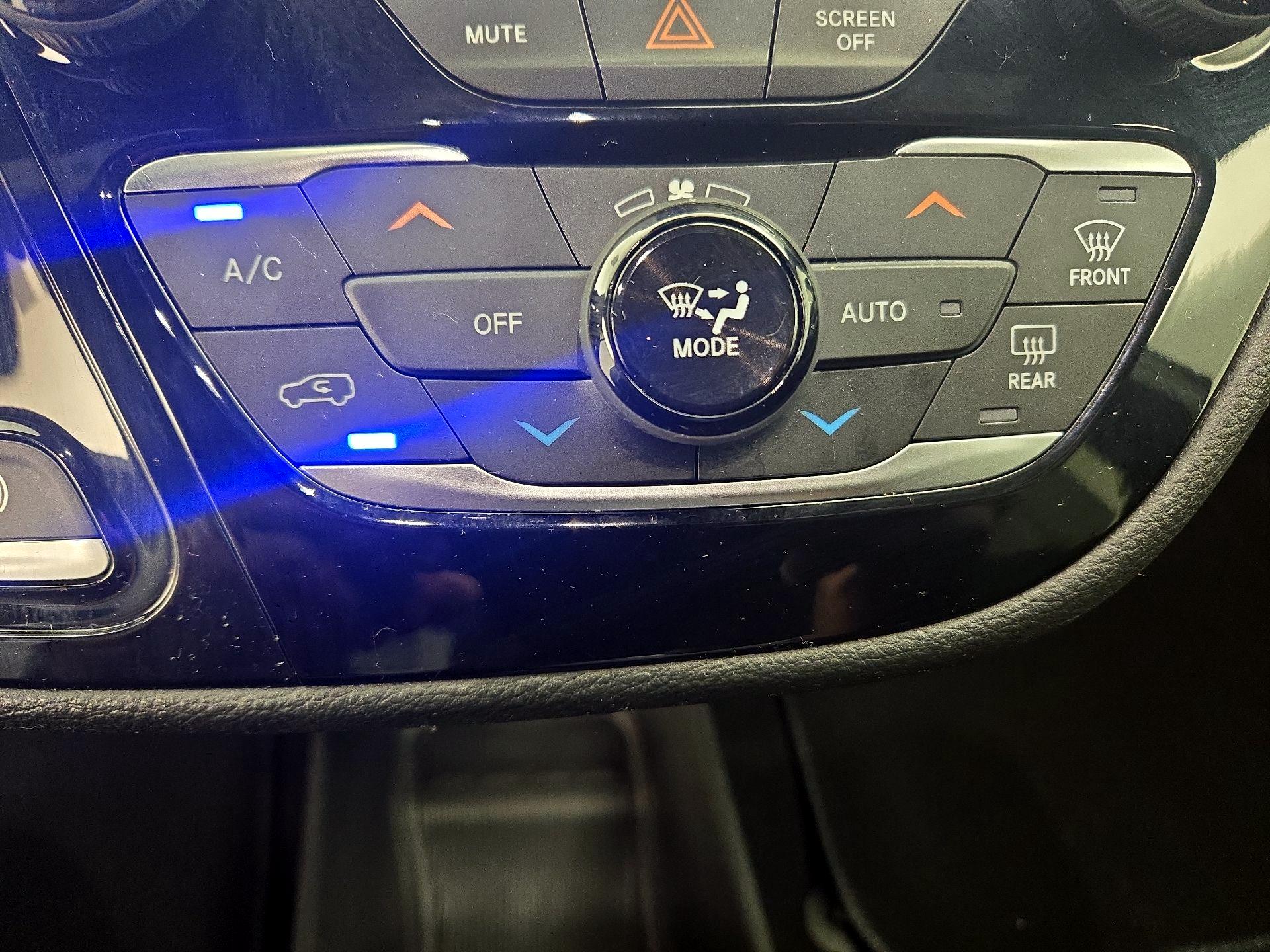 Thumbnail: 2022 Chrysler Pacifica - 16