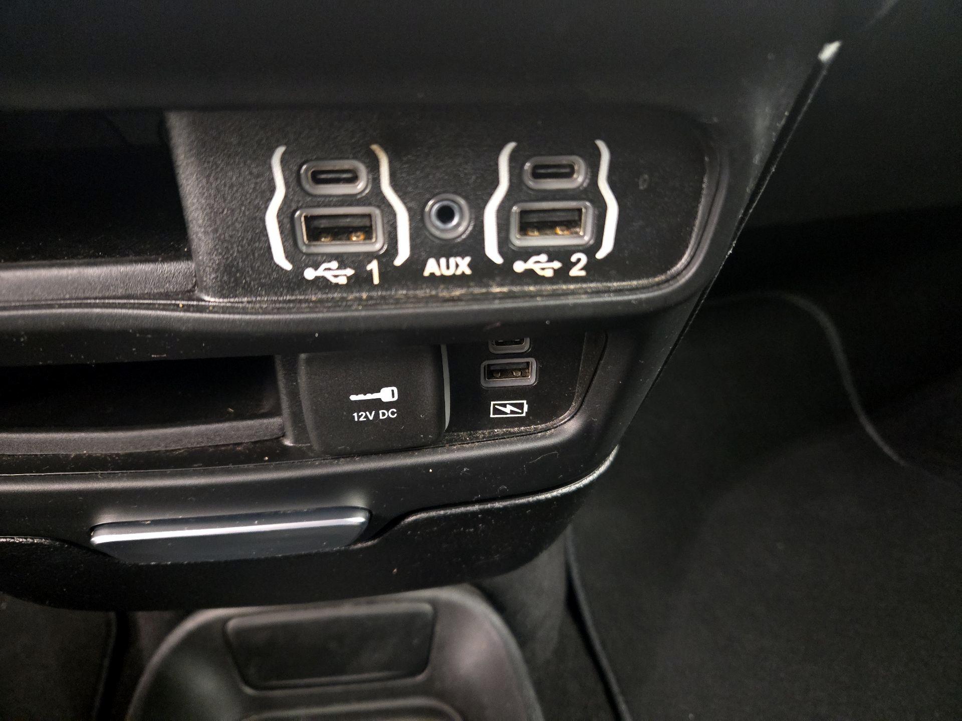 Thumbnail: 2022 Chrysler Pacifica - 18