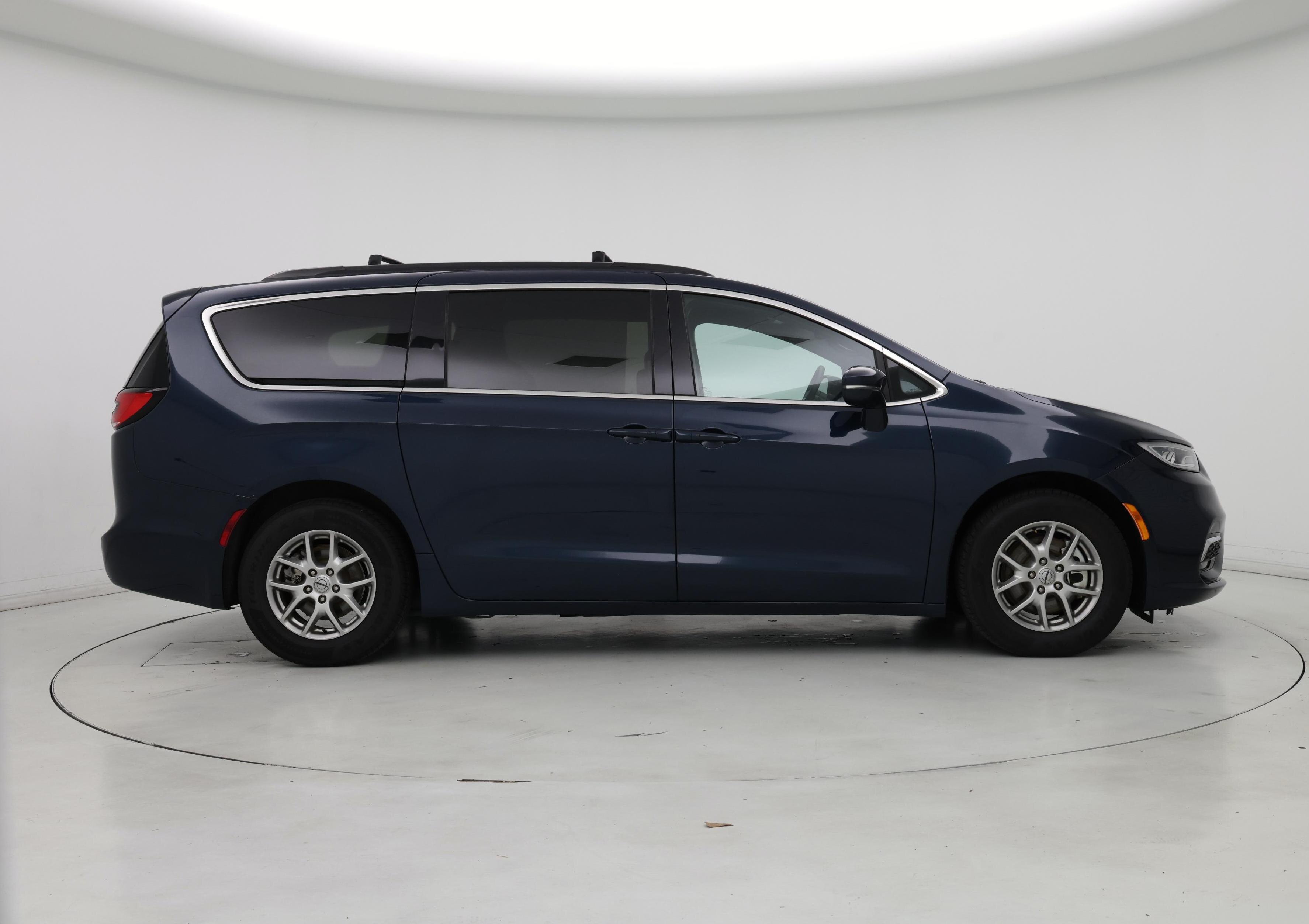 Thumbnail: 2022 Chrysler Pacifica - 7