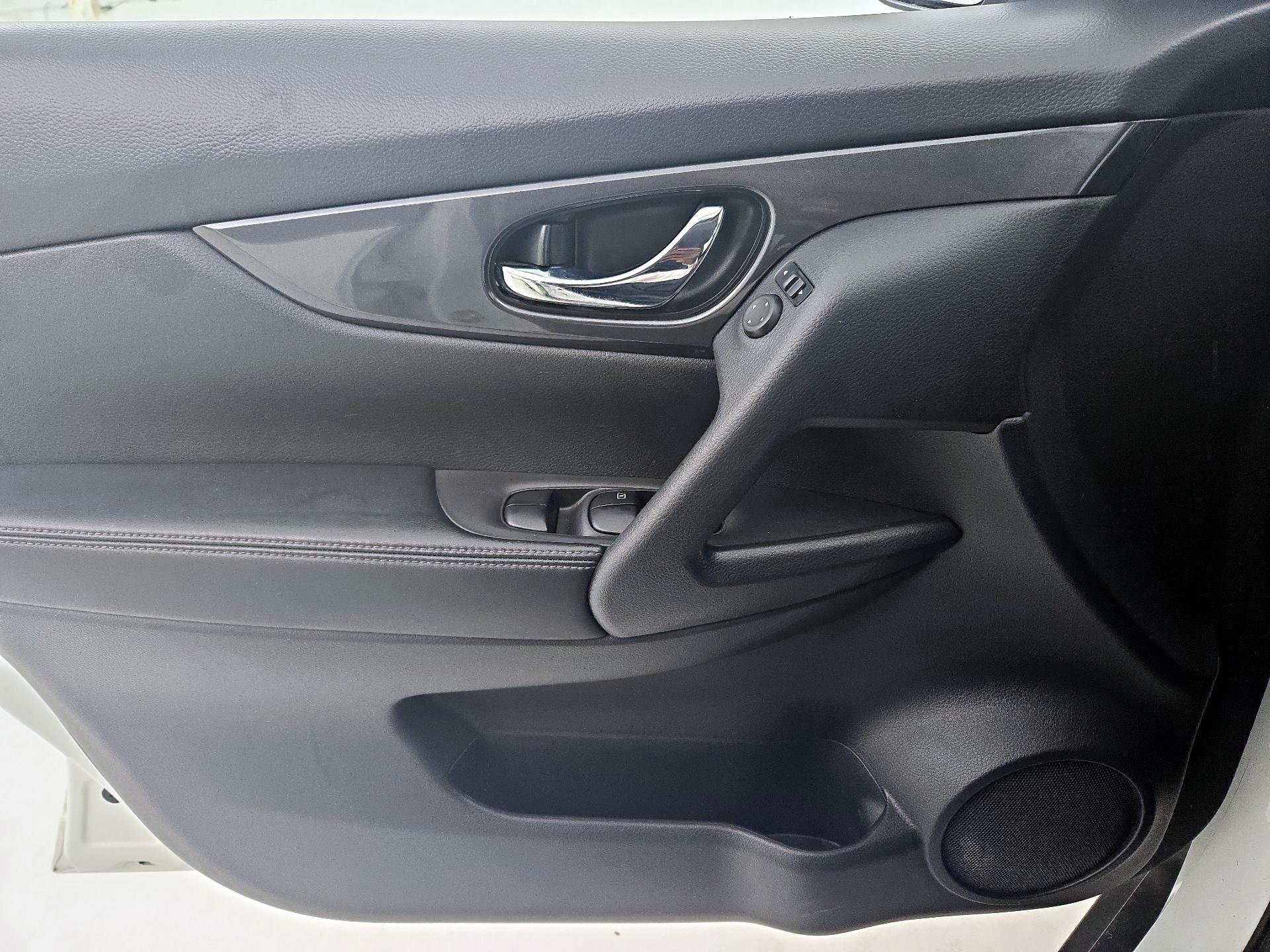 Thumbnail: 2020 Nissan Rogue - 12