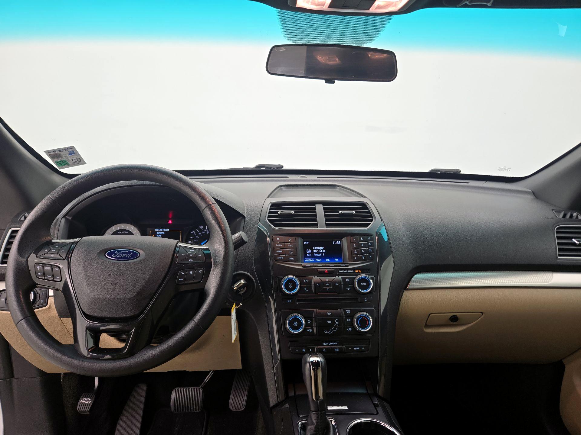 Thumbnail: 2016 Ford Explorer - 9