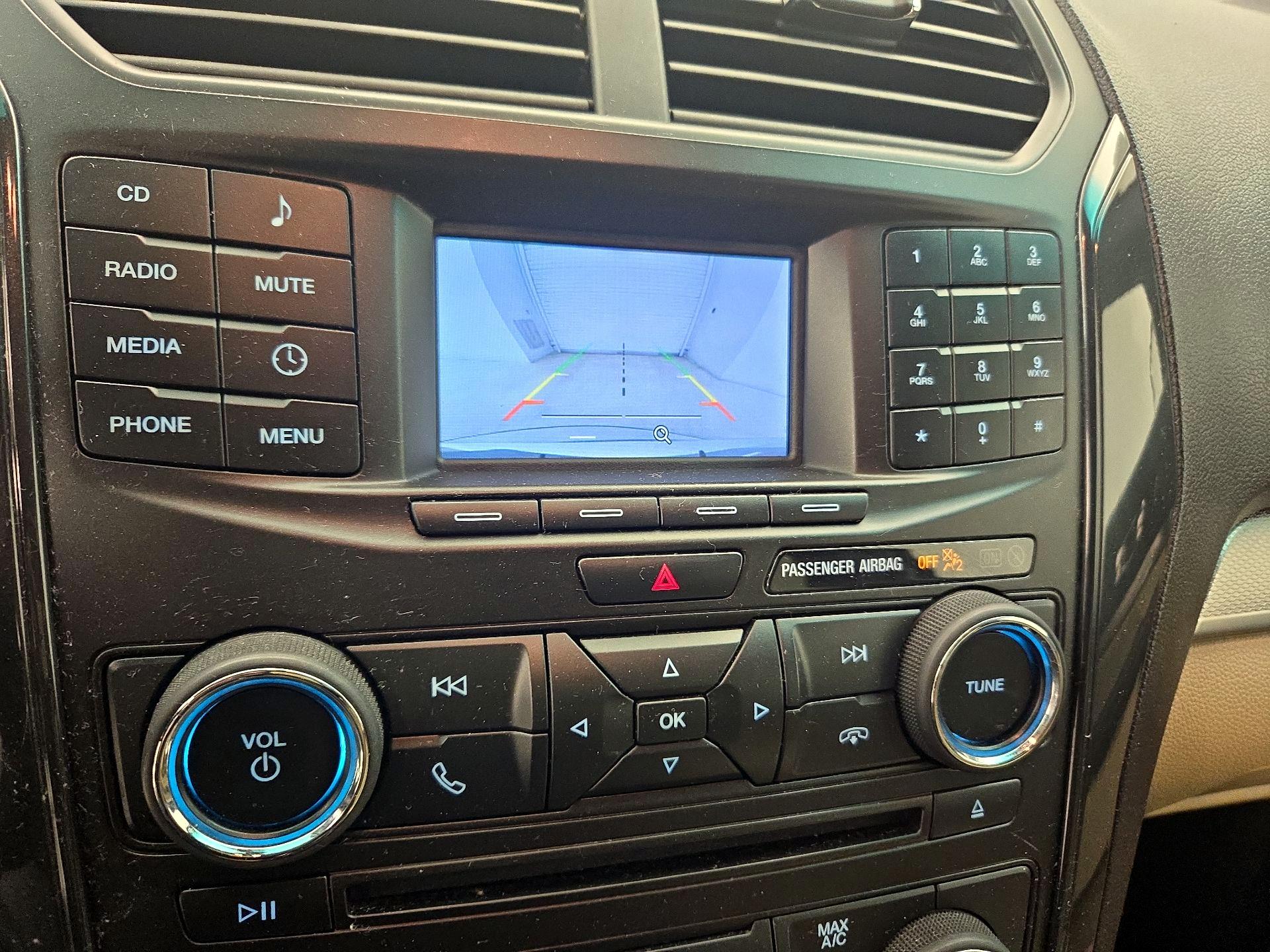 Thumbnail: 2016 Ford Explorer - 14