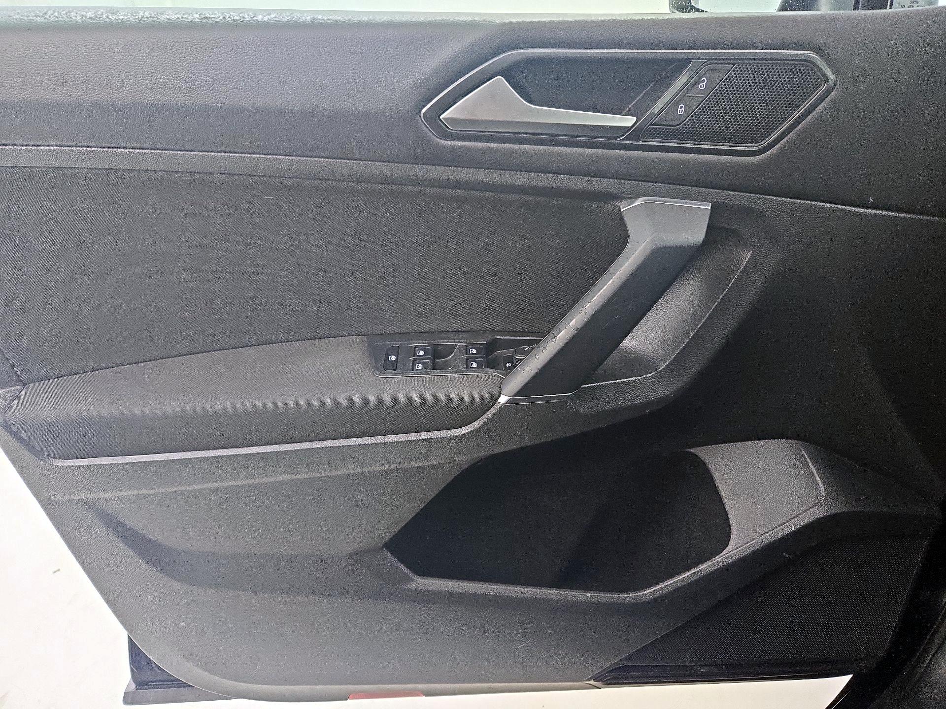 Thumbnail: 2018 Volkswagen Tiguan - 12