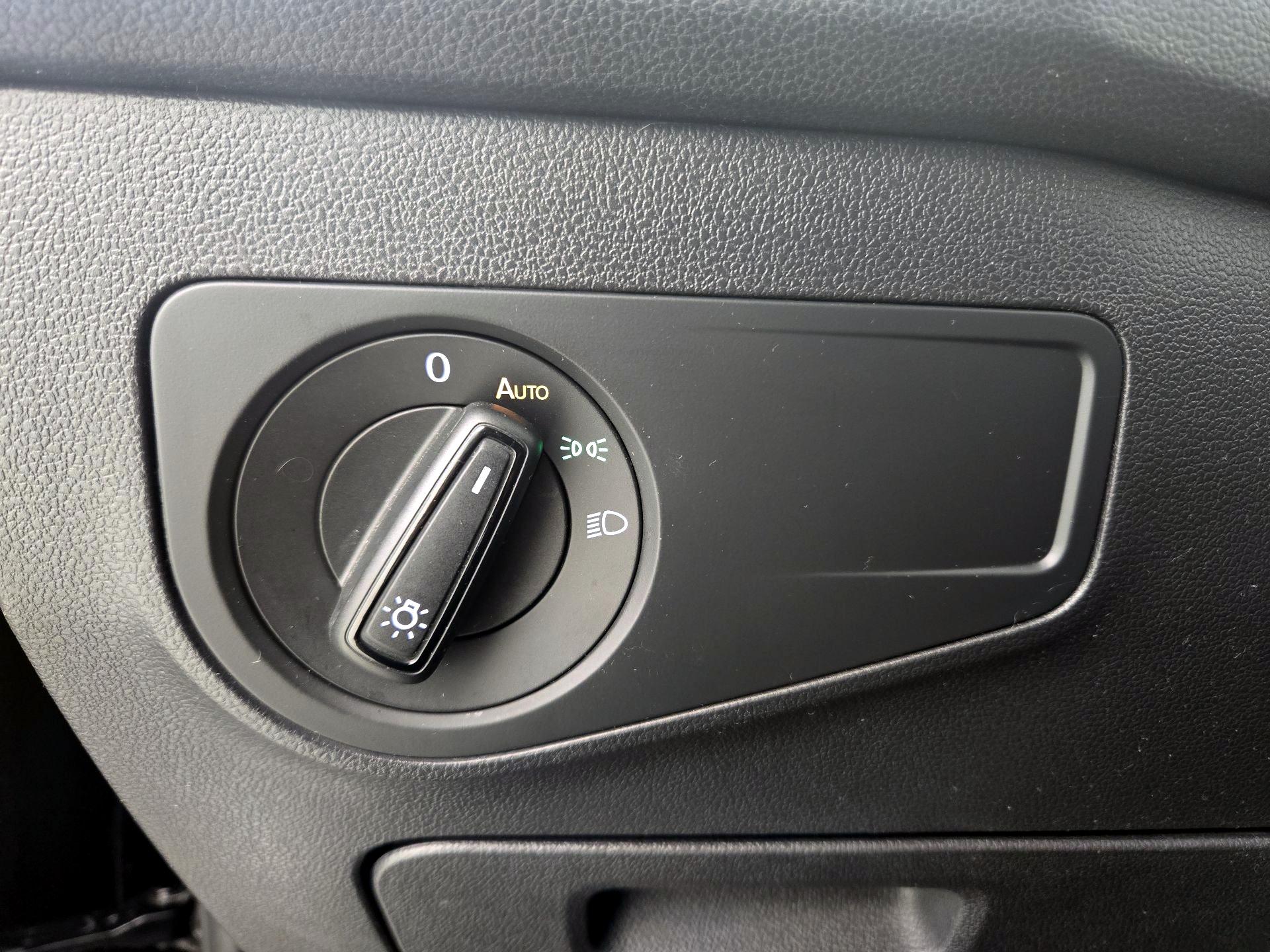 Thumbnail: 2018 Volkswagen Tiguan - 13