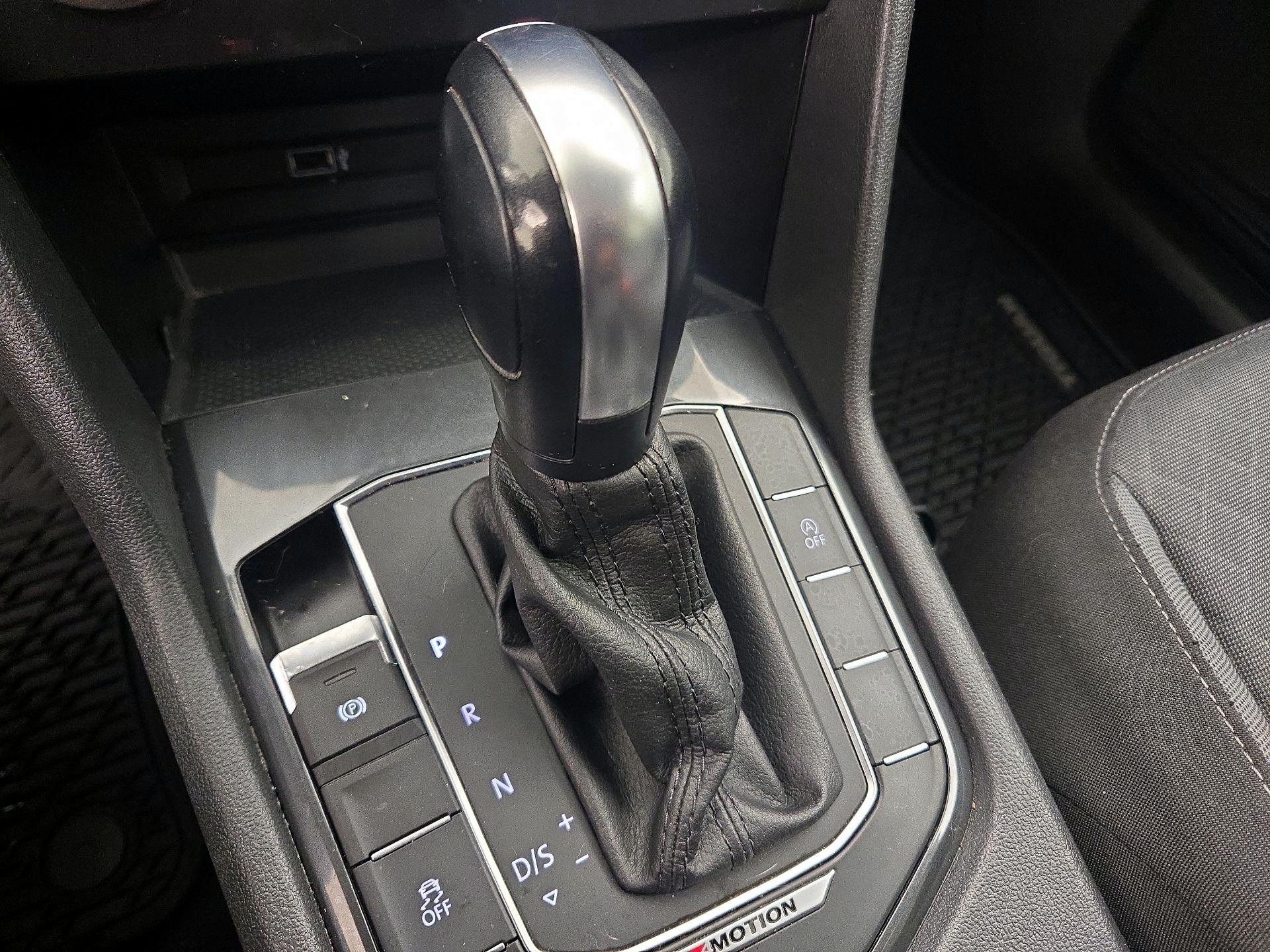 Thumbnail: 2018 Volkswagen Tiguan - 17