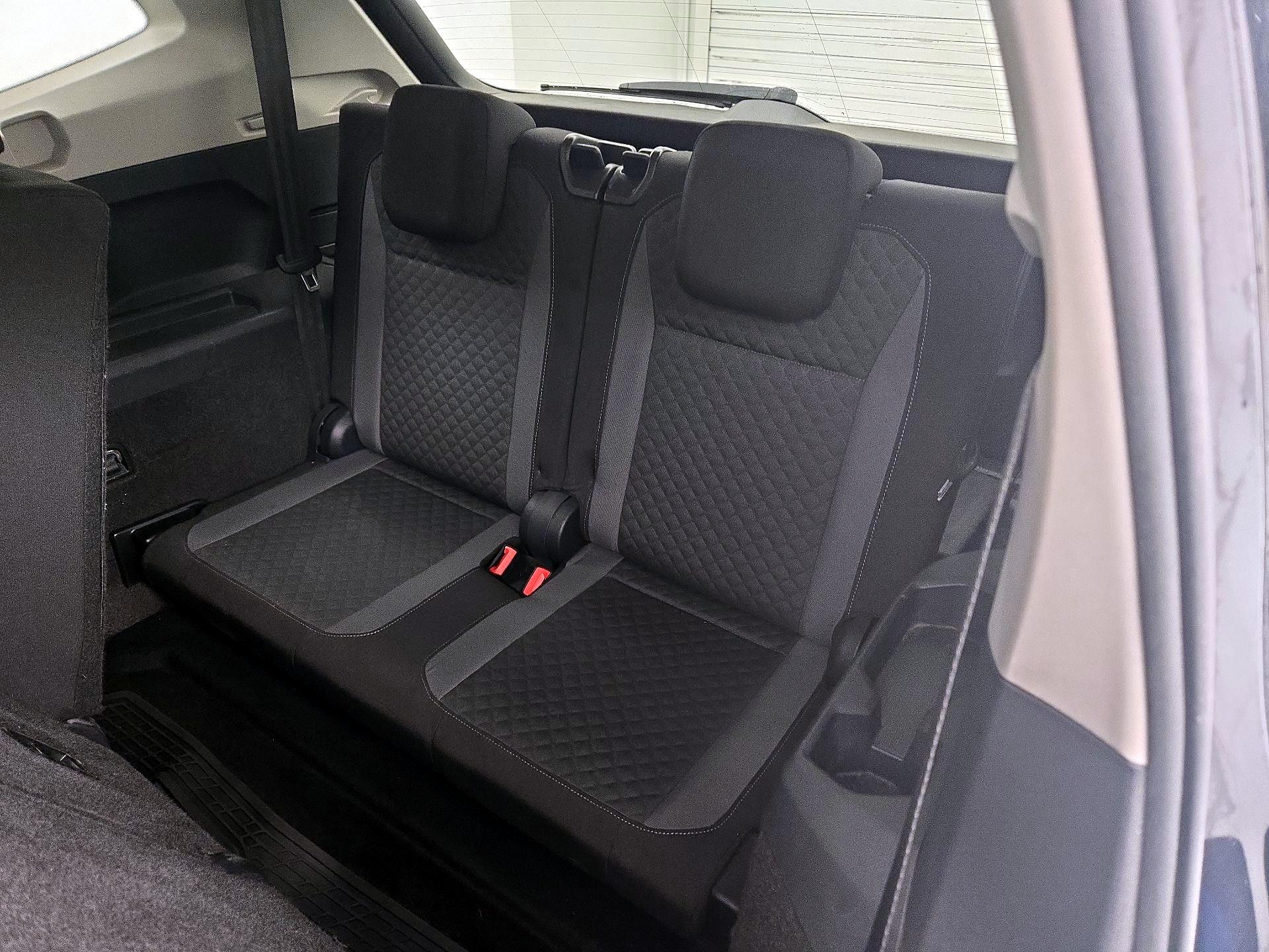 Thumbnail: 2018 Volkswagen Tiguan - 20