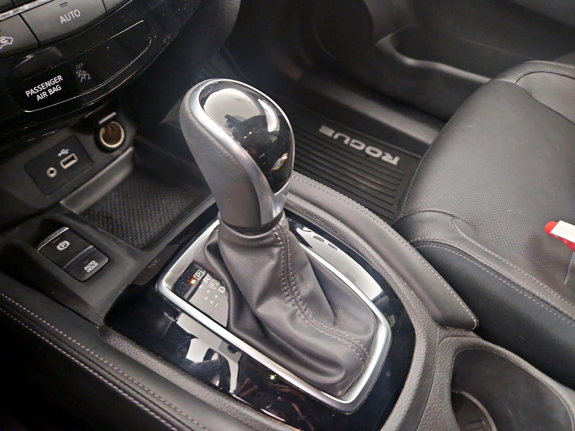 Thumbnail: 2020 Nissan Rogue - 17