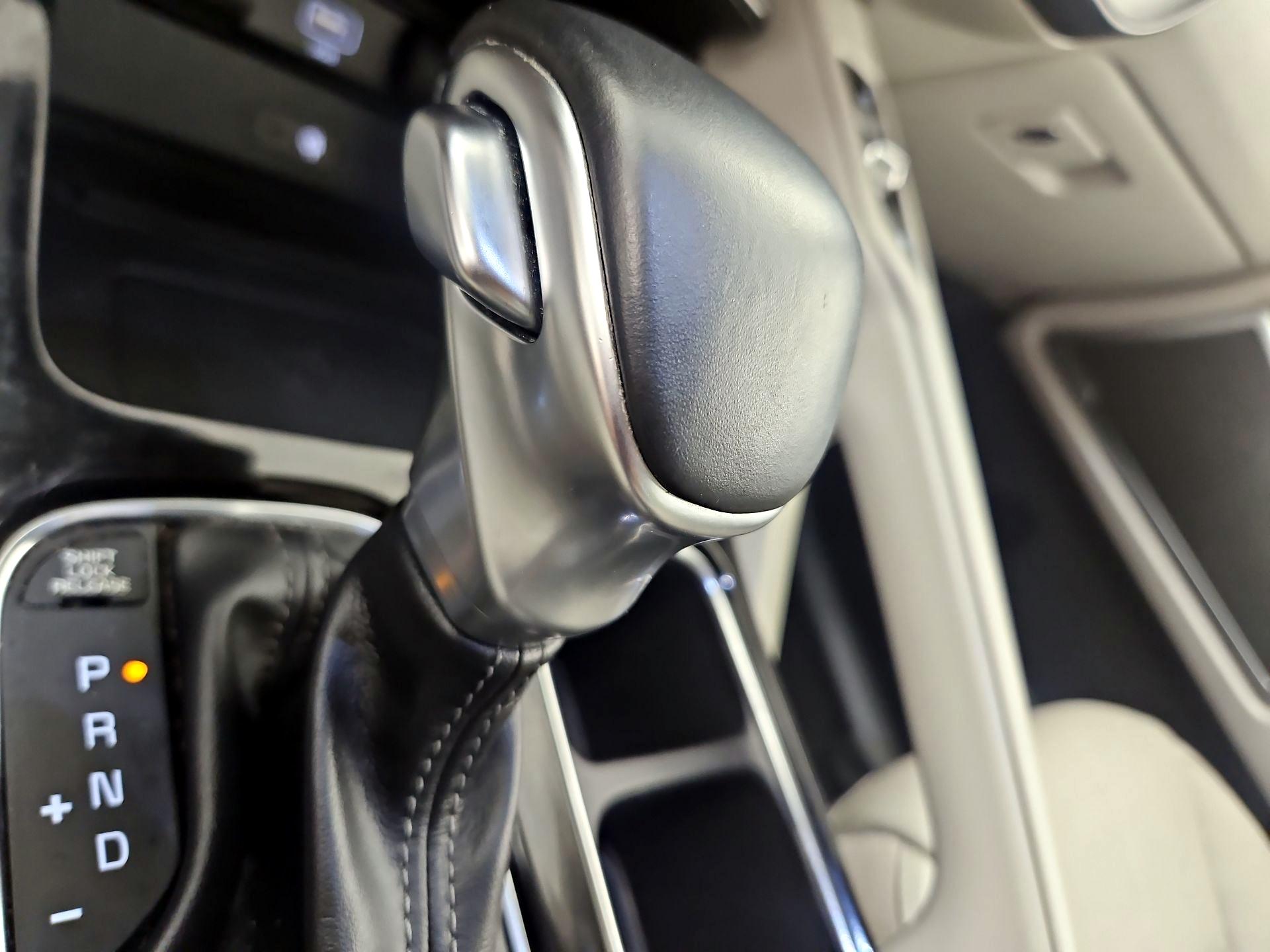 Thumbnail: 2020 Kia Telluride - 16