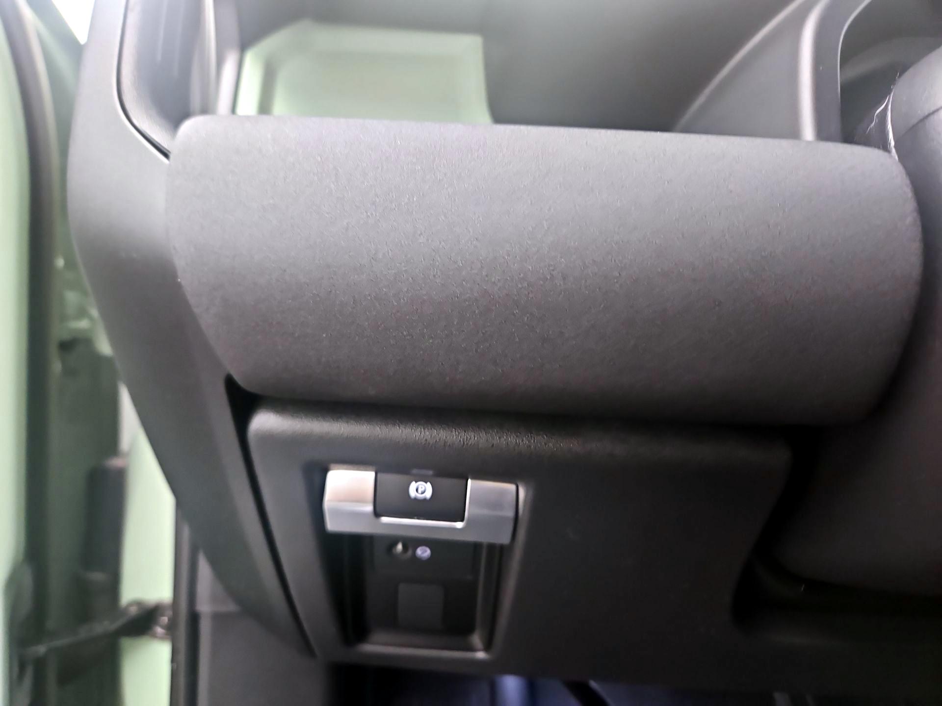 Thumbnail: 2023 Land Rover Defender - 13