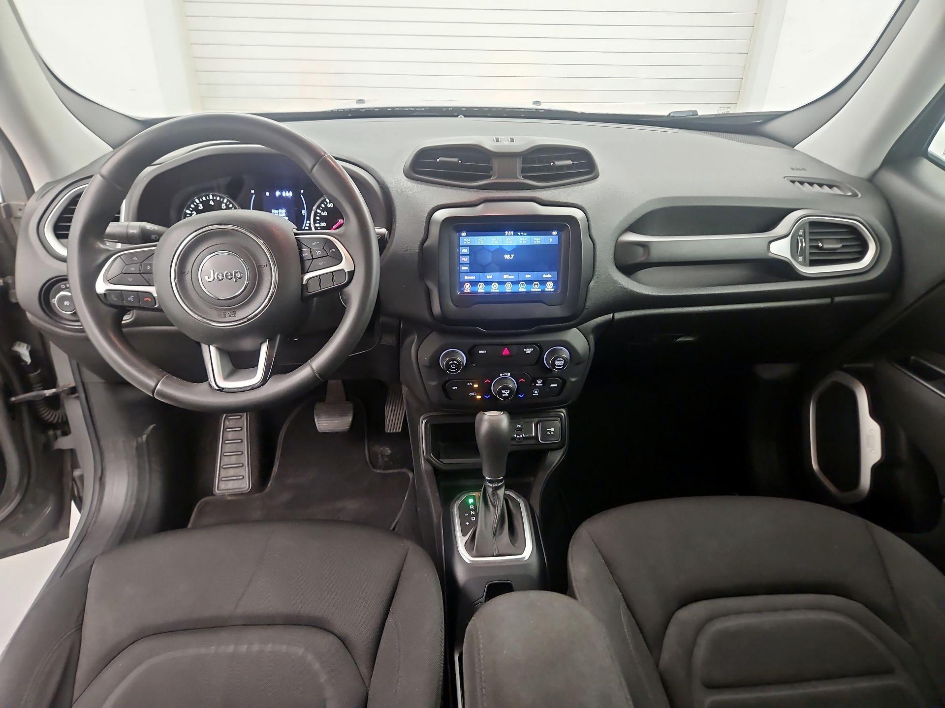 Thumbnail: 2019 Jeep Renegade - 9