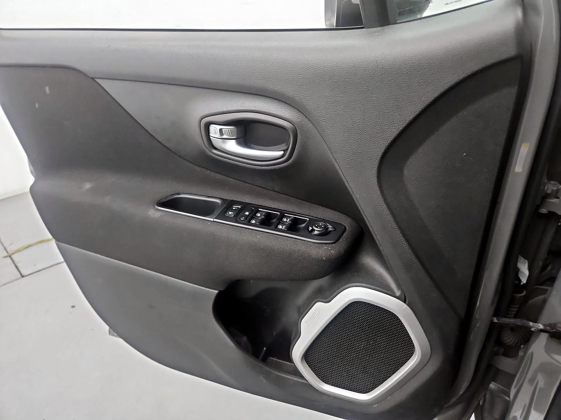 Thumbnail: 2019 Jeep Renegade - 12