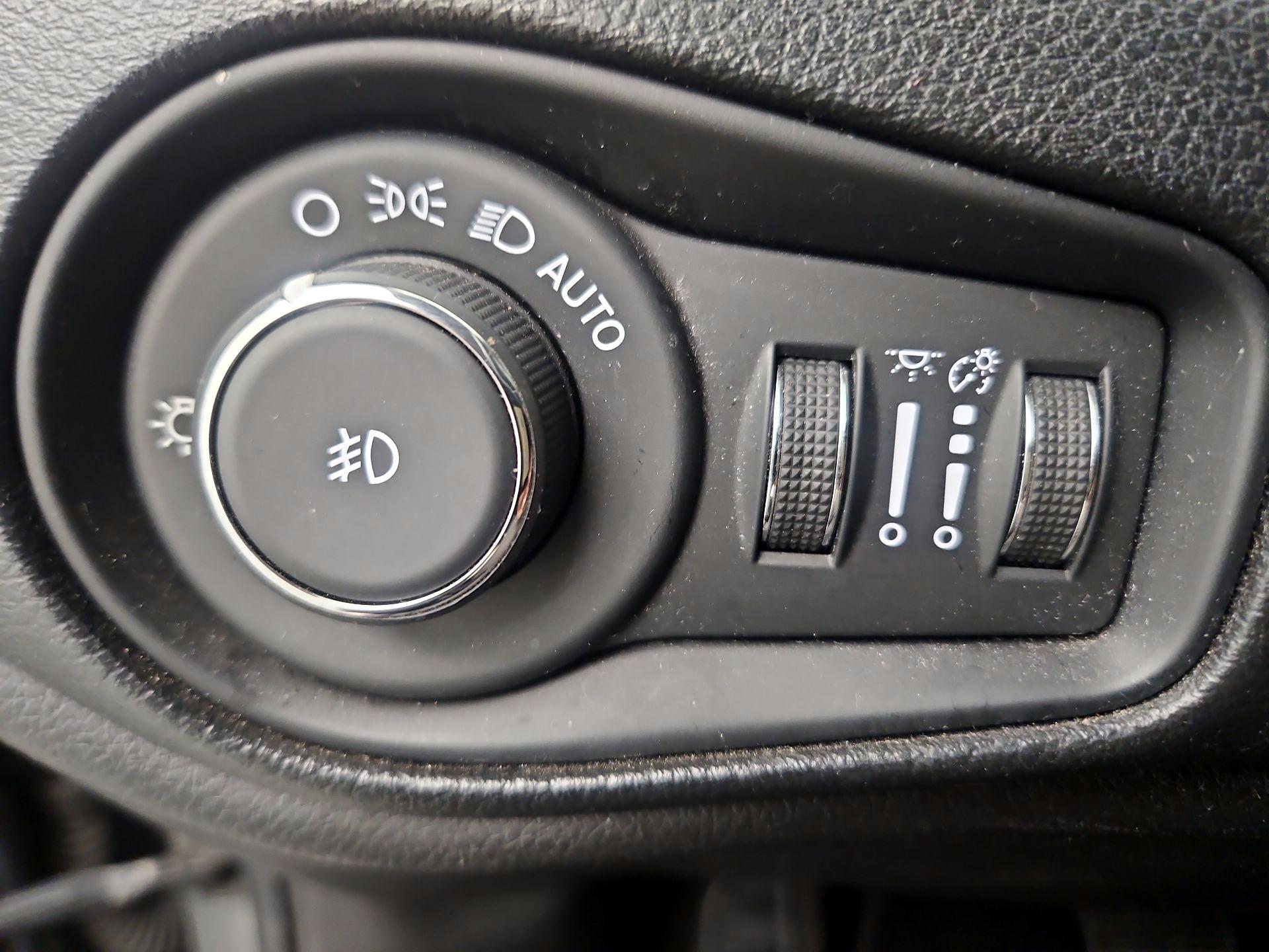Thumbnail: 2019 Jeep Renegade - 13
