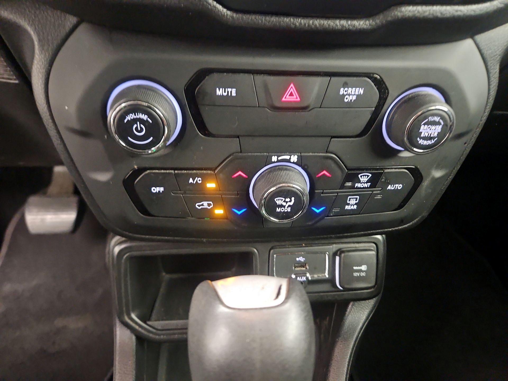 Thumbnail: 2019 Jeep Renegade - 16