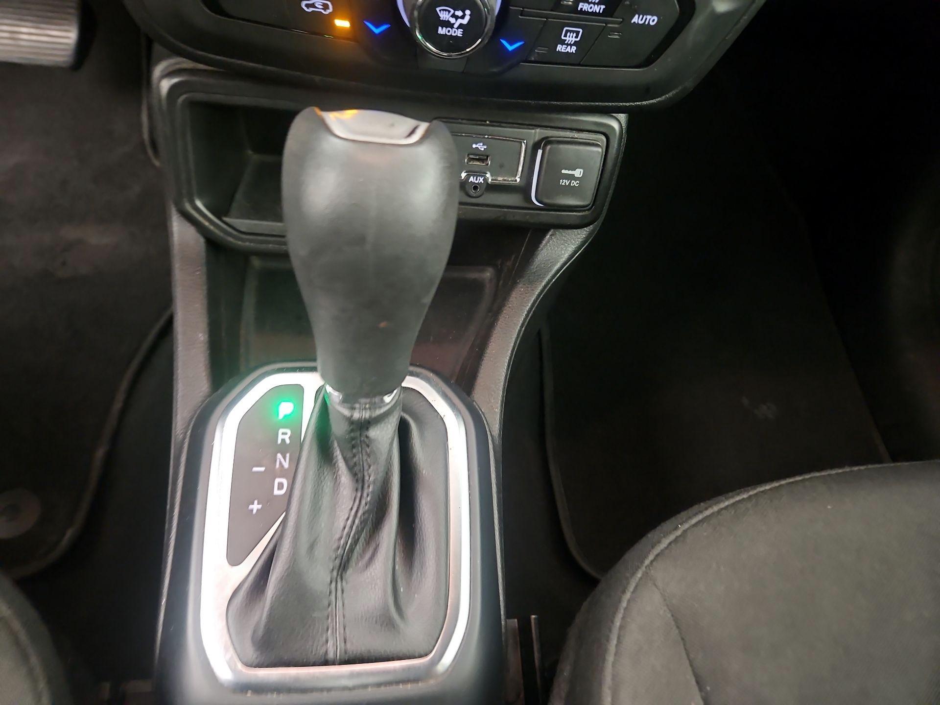 Thumbnail: 2019 Jeep Renegade - 17