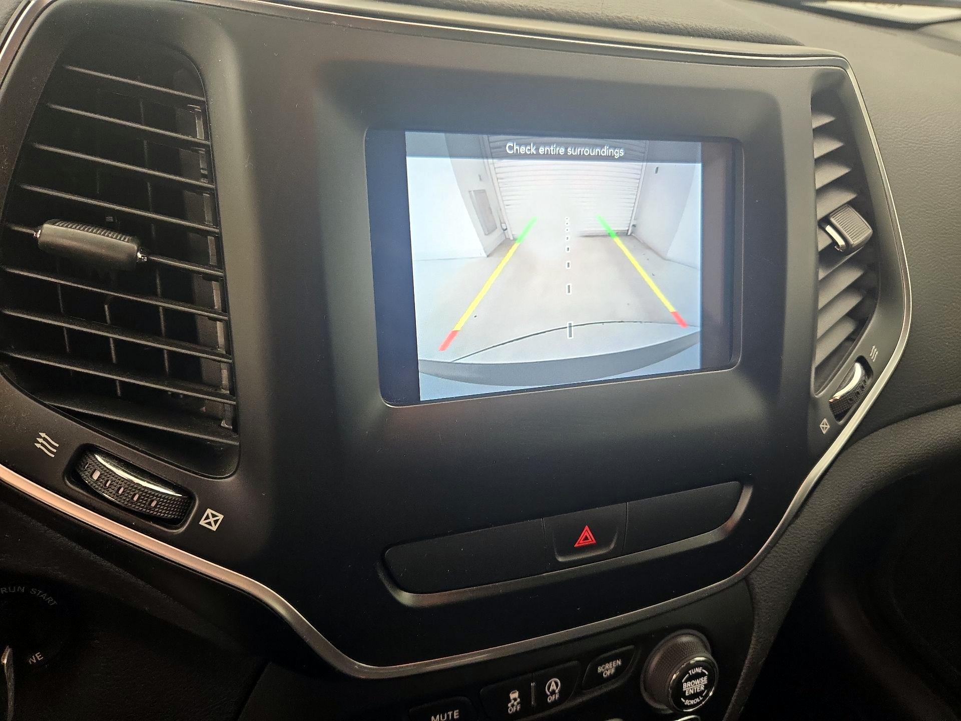 Thumbnail: 2020 Jeep Cherokee - 14