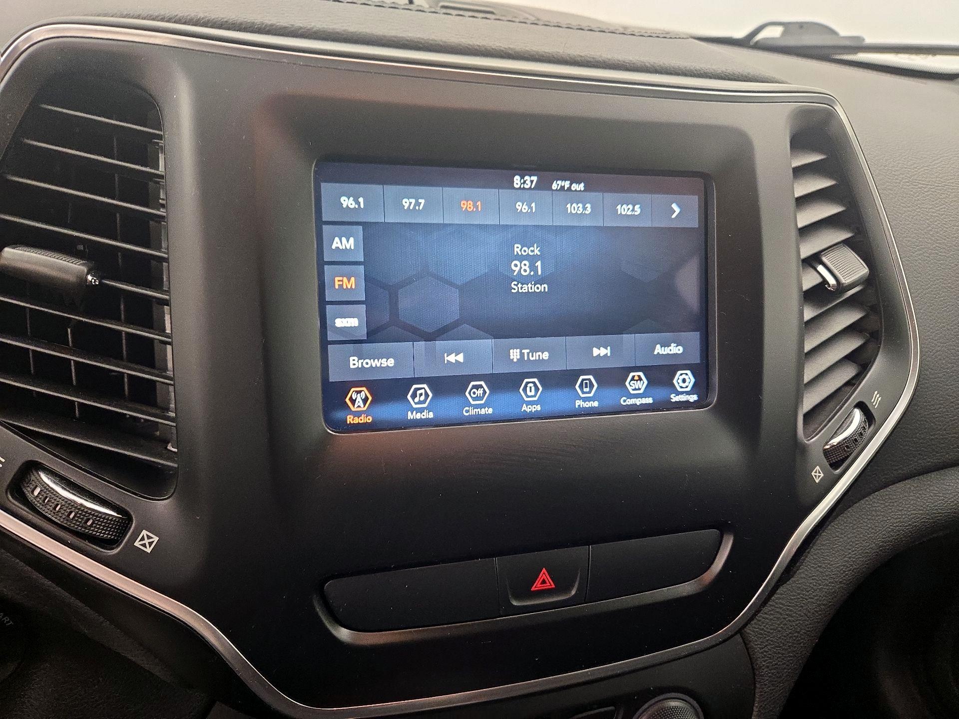 Thumbnail: 2020 Jeep Cherokee - 15