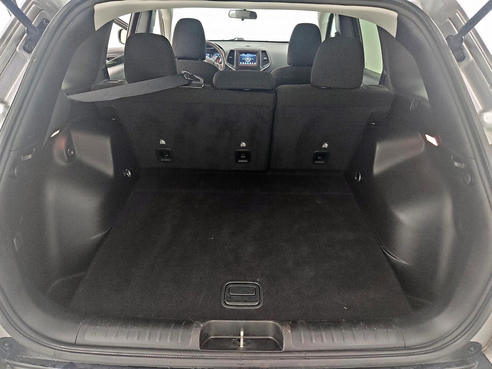 Thumbnail: 2020 Jeep Cherokee - 20