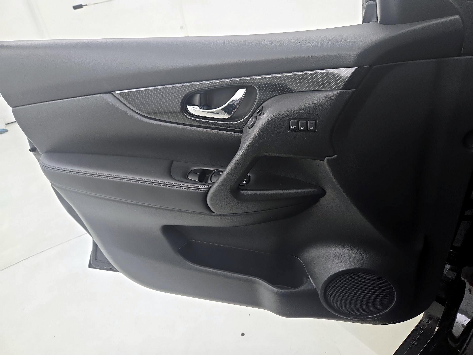 Thumbnail: 2018 Nissan Rogue - 12