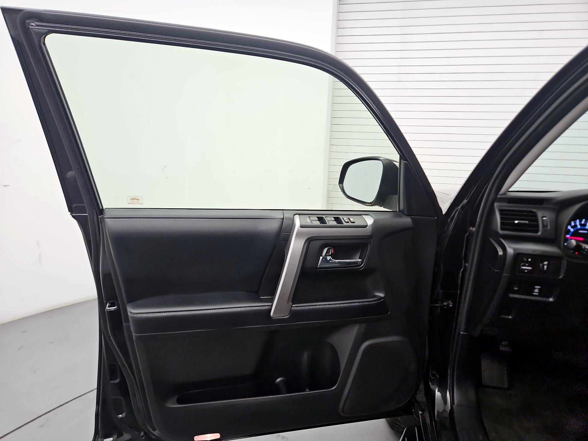 Thumbnail: 2018 Toyota 4Runner - 12