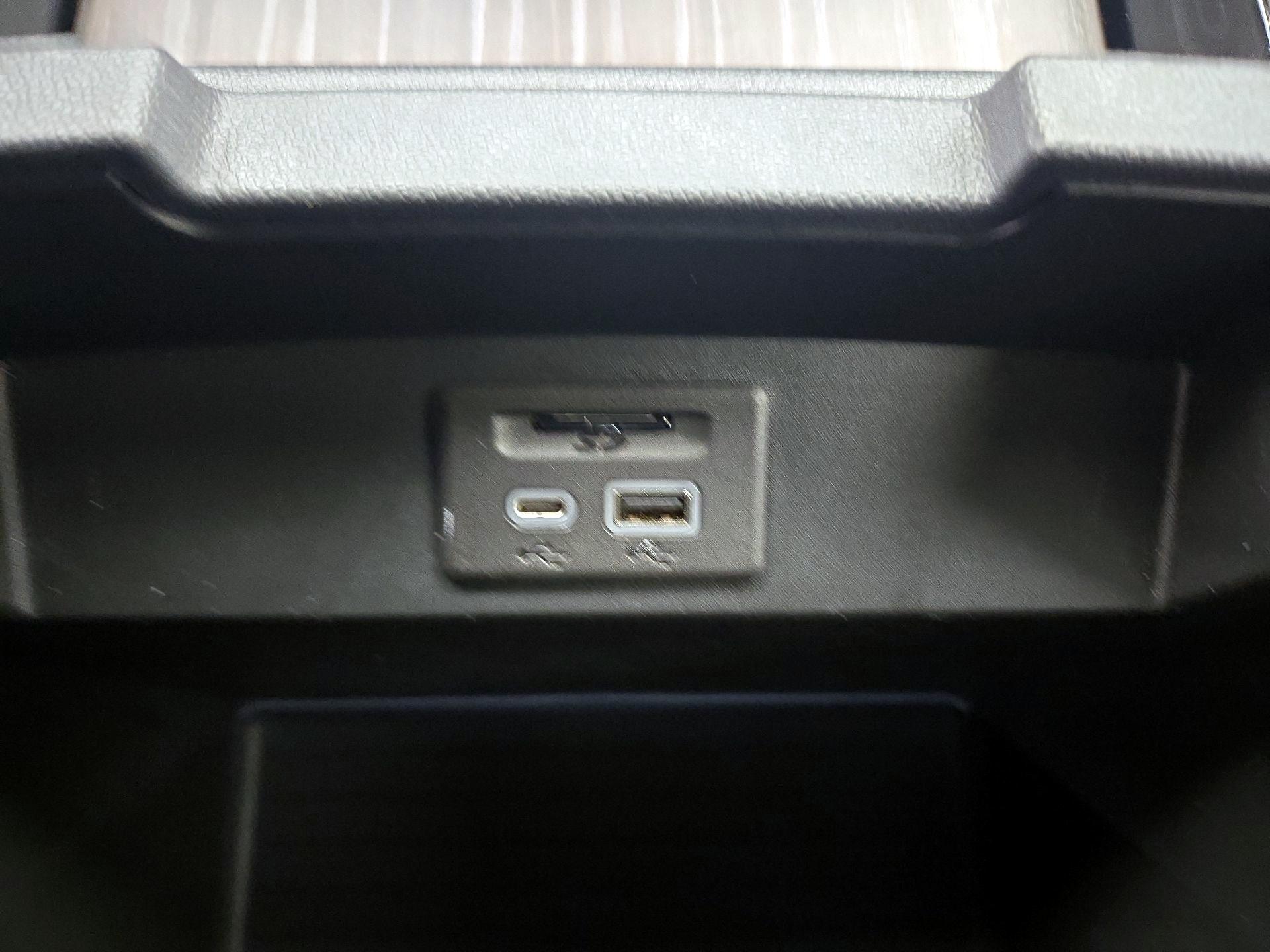 Thumbnail: 2021 GMC Yukon XL - 19