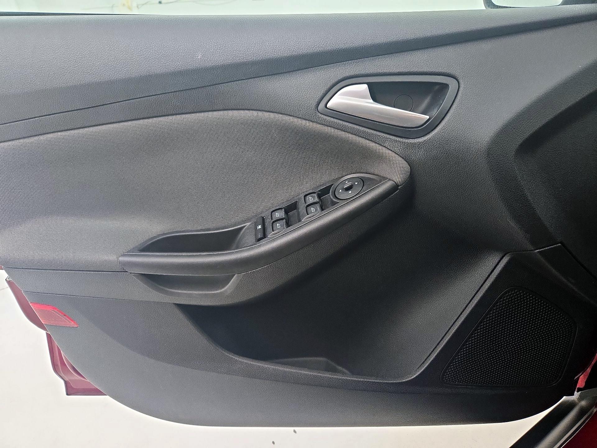 Thumbnail: 2014 Ford Focus - 12