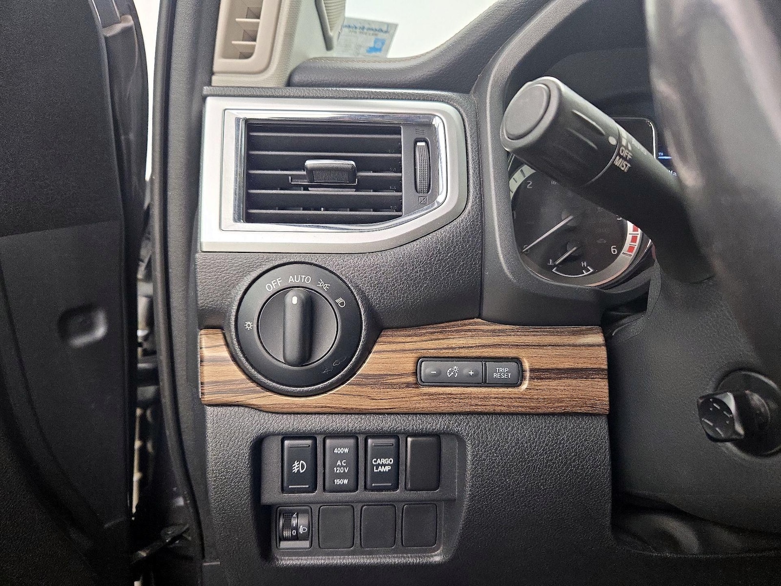 2018 Nissan Titan XD SL - Photo 14